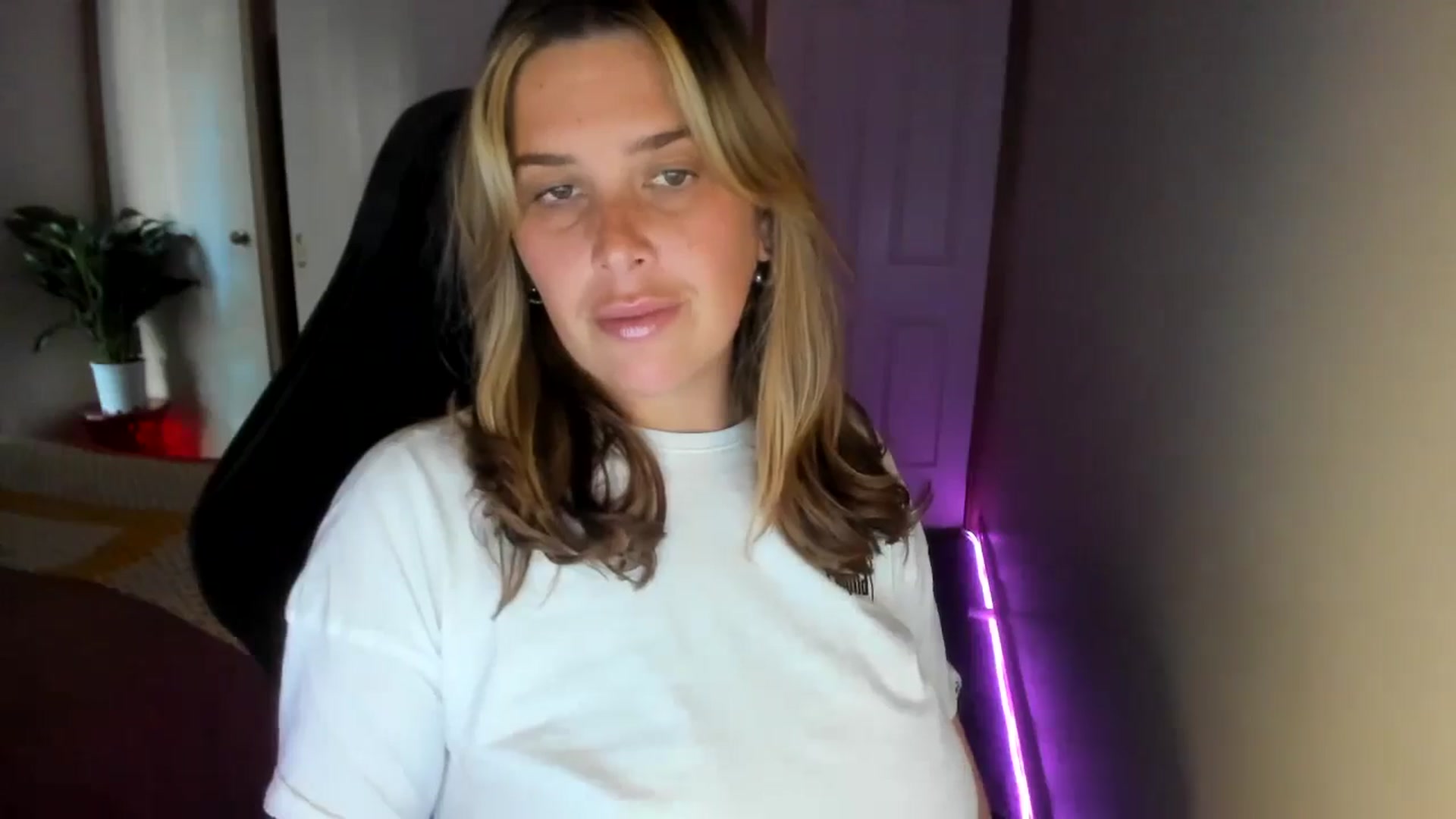 Gallery image thumbnail from HoneyTits_'s myfreecams stream on, 09/01/2024, 07:37 image 4 of 20
