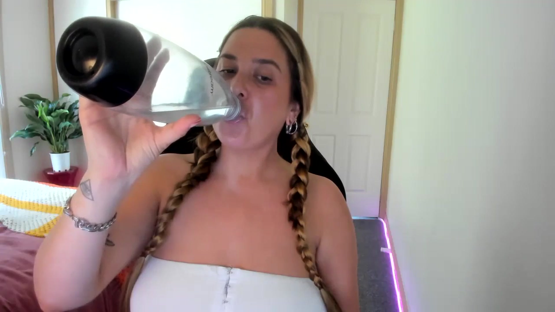 Gallery image thumbnail from HoneyTits_'s myfreecams stream on, 09/10/2024, 04:13 image 3 of 20