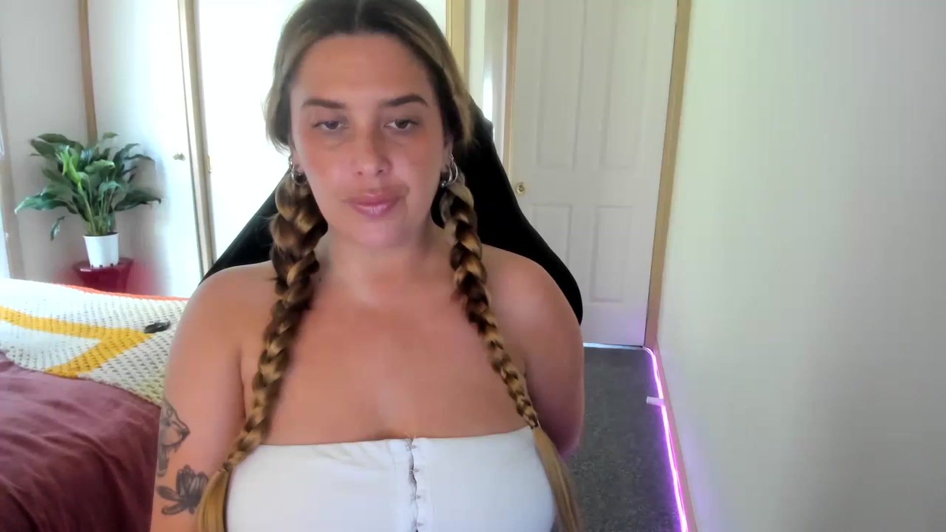 Gallery image thumbnail from HoneyTits_'s myfreecams stream on, 09/10/2024, 04:13 image 18 of 20