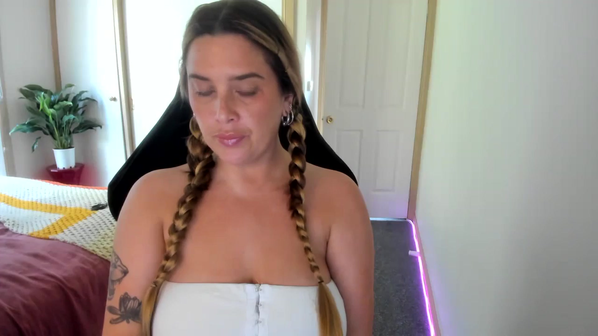 Gallery image thumbnail from HoneyTits_'s myfreecams stream on, 09/10/2024, 04:13 image 14 of 20