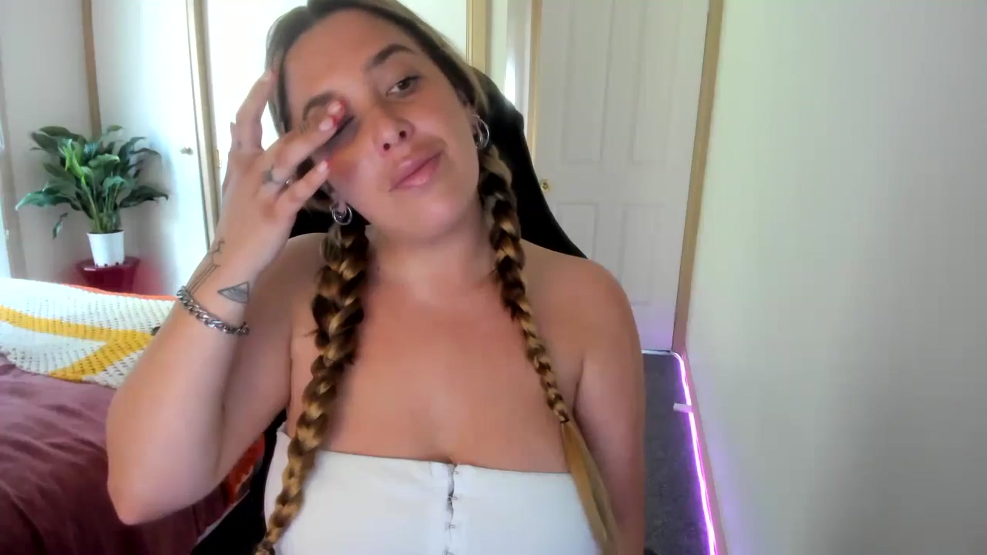 Gallery image thumbnail from HoneyTits_'s myfreecams stream on, 09/10/2024, 06:02 image 5 of 20