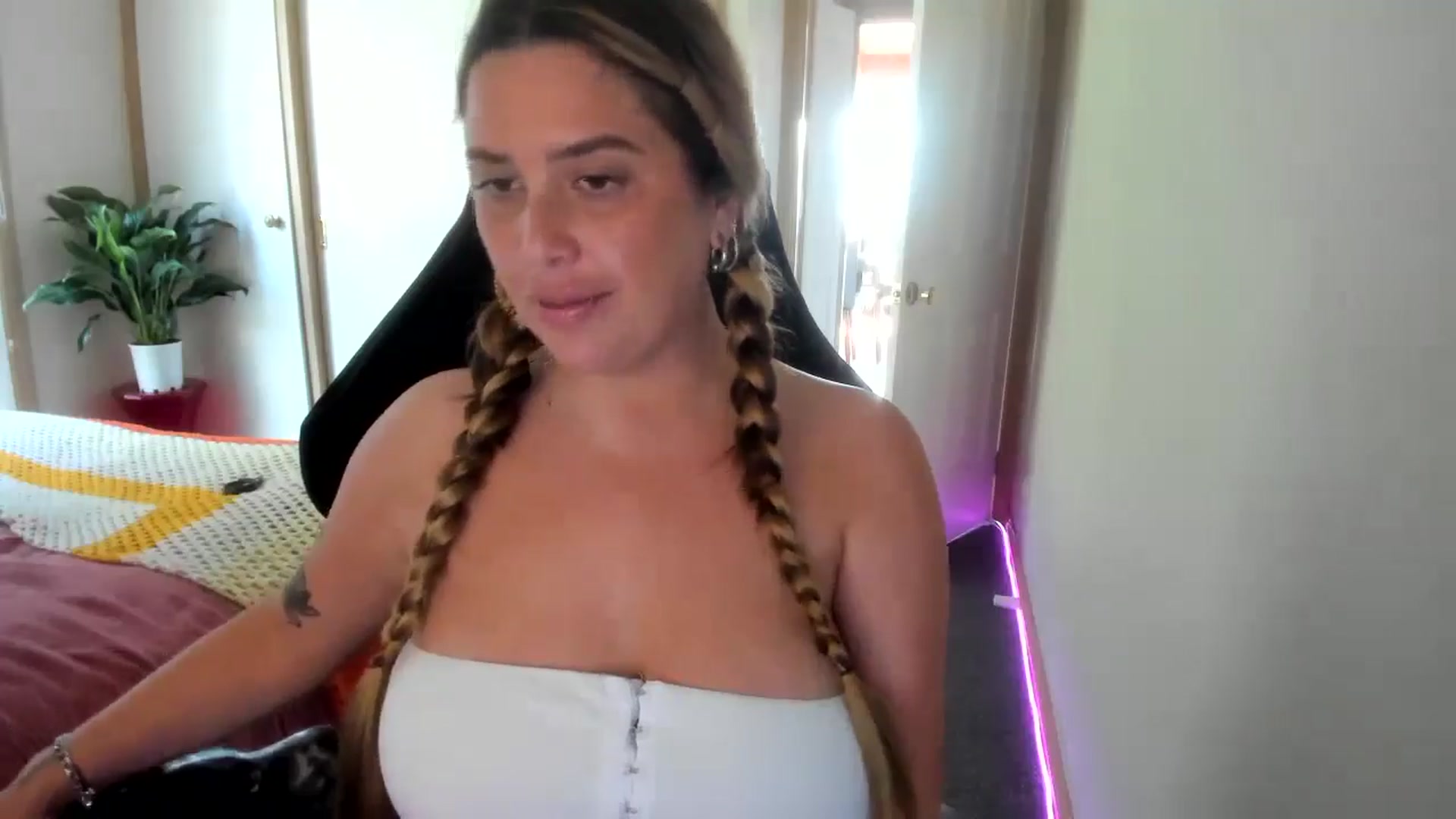 Gallery image thumbnail from HoneyTits_'s myfreecams stream on, 09/10/2024, 06:02 image 7 of 20