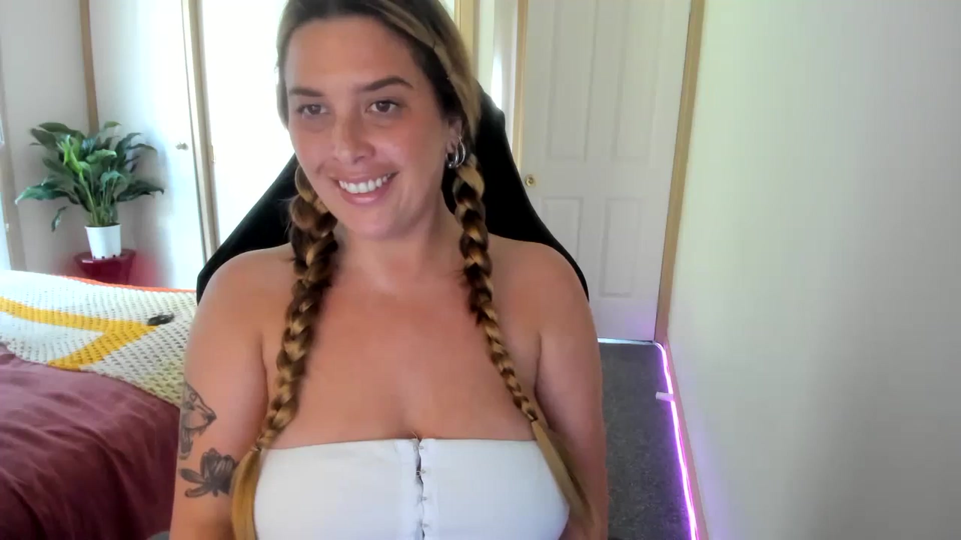 Gallery image thumbnail from HoneyTits_'s myfreecams stream on, 09/10/2024, 06:02 image 3 of 20