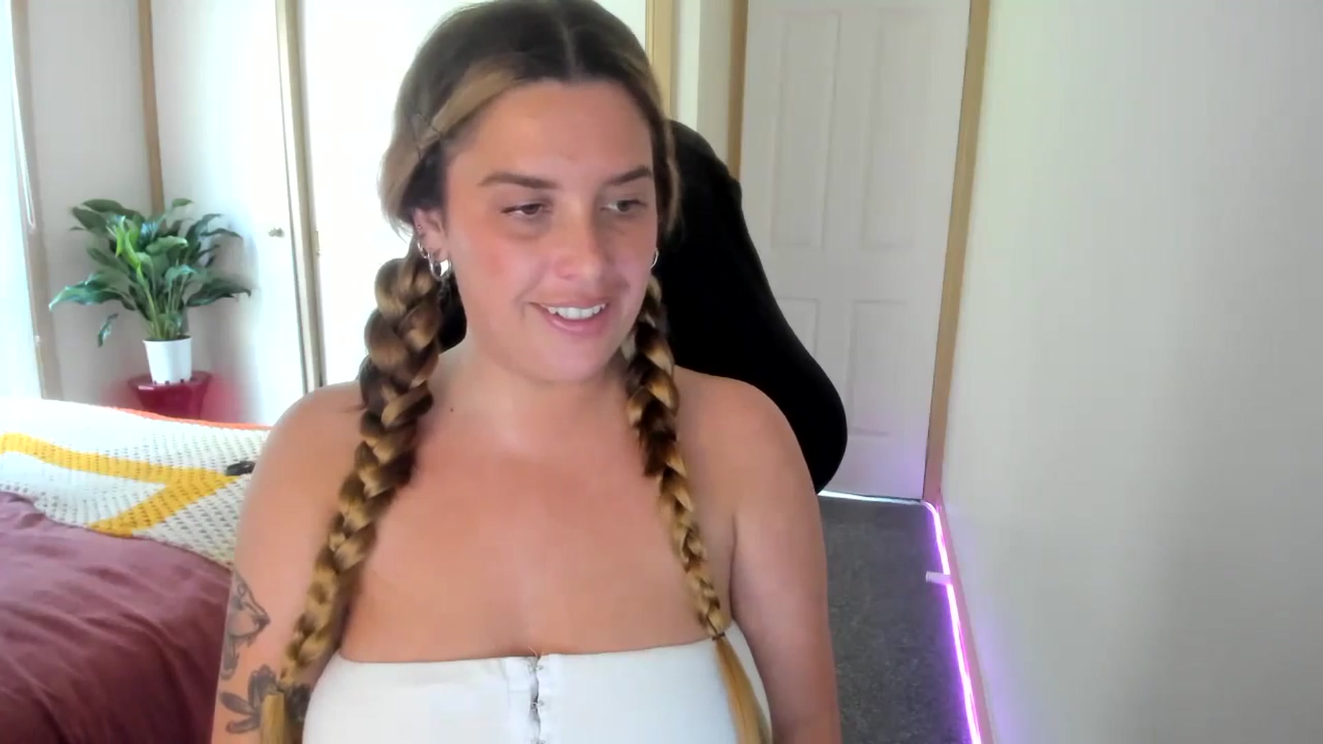 Gallery image thumbnail from HoneyTits_'s myfreecams stream on, 09/10/2024, 06:02 image 20 of 20