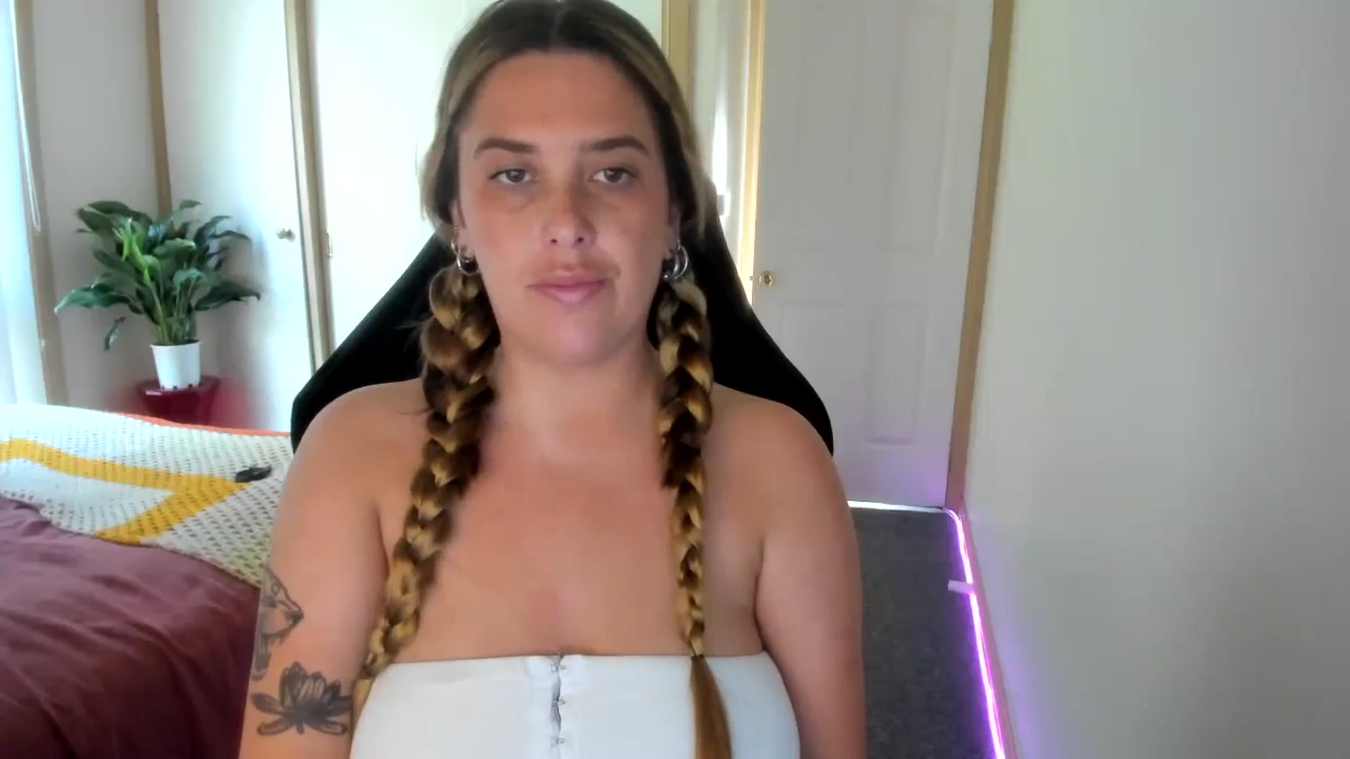 Gallery image thumbnail from HoneyTits_'s myfreecams stream on, 09/10/2024, 06:20 image 17 of 20