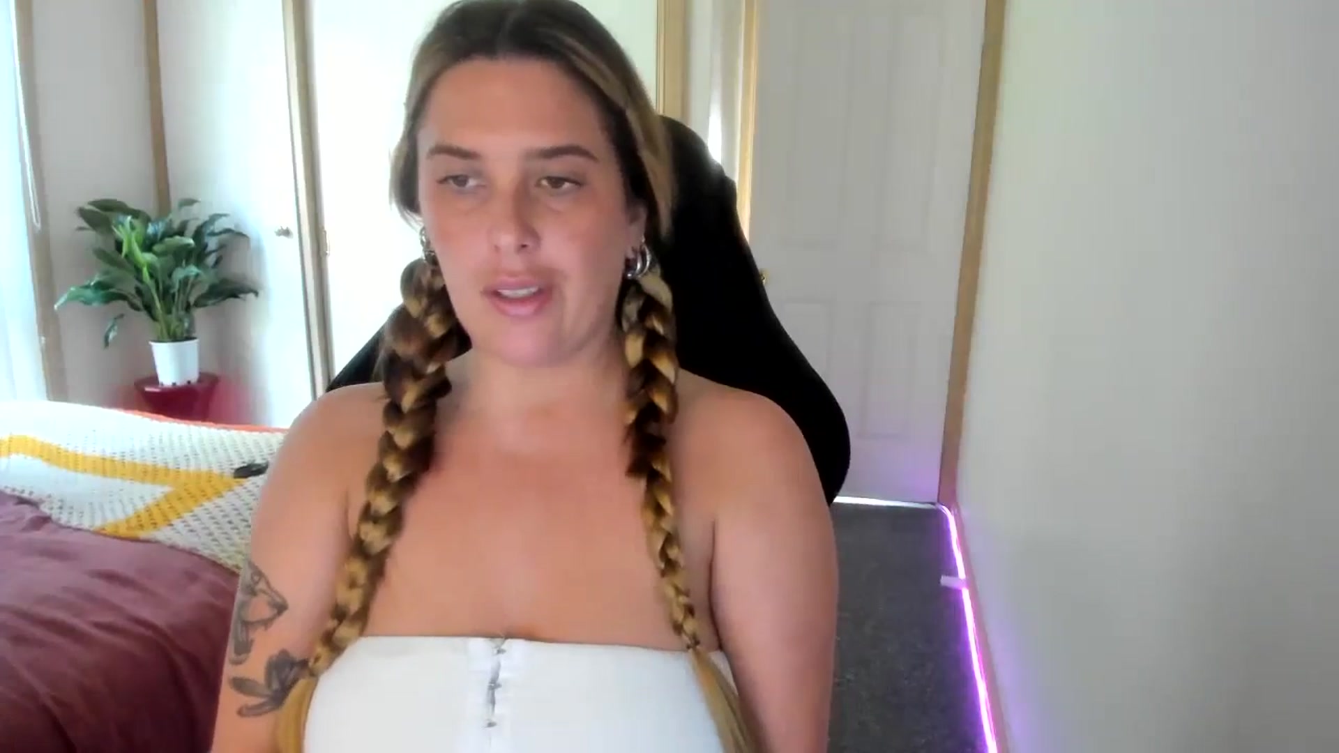 Gallery image thumbnail from HoneyTits_'s myfreecams stream on, 09/10/2024, 06:20 image 6 of 20