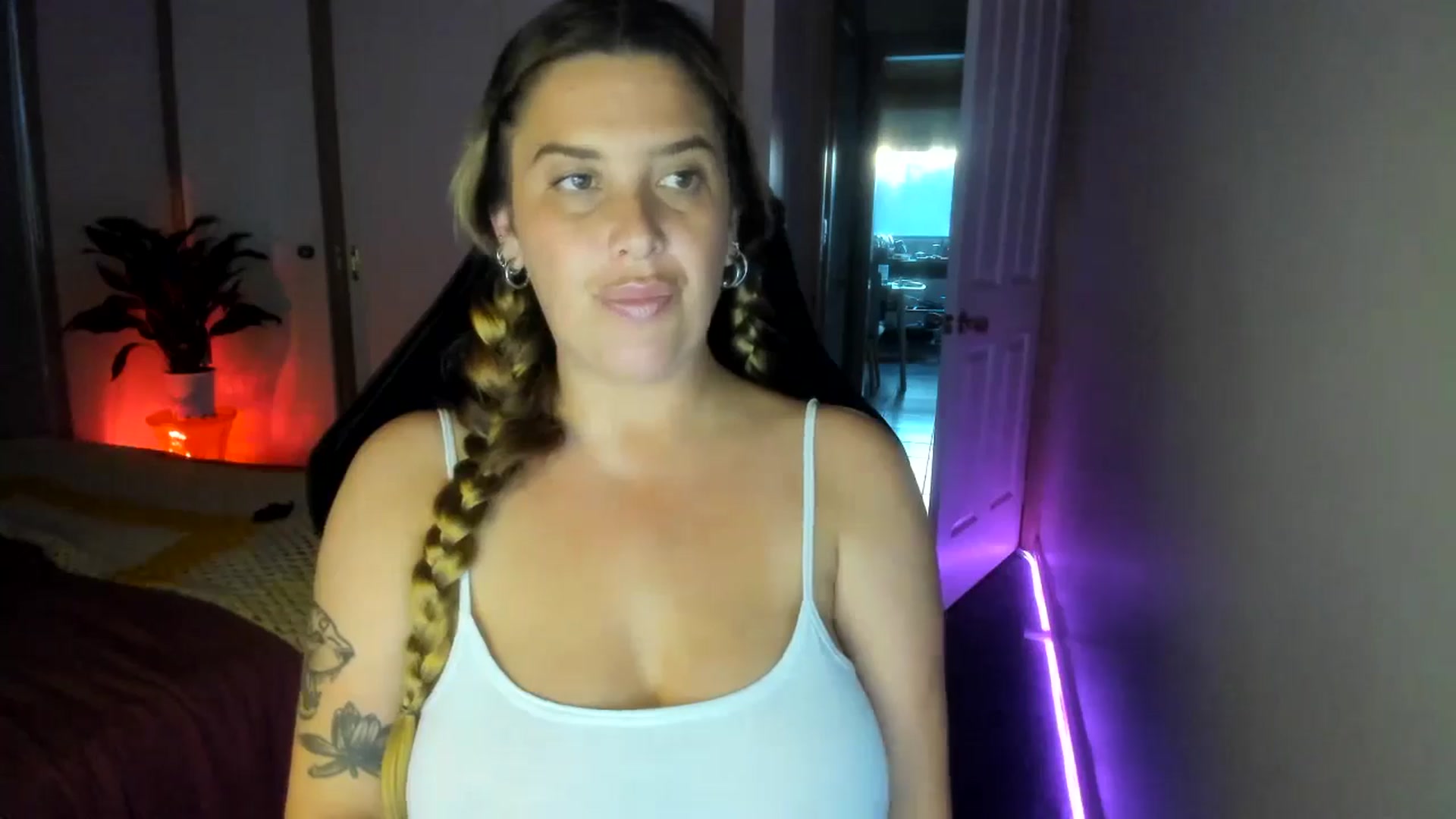 Gallery image thumbnail from HoneyTits_'s myfreecams stream on, 09/10/2024, 08:15 image 16 of 20
