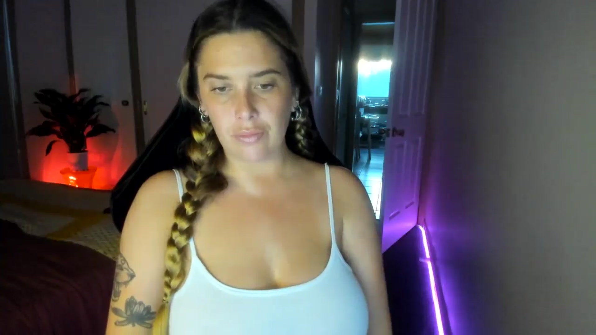 Gallery image thumbnail from HoneyTits_'s myfreecams stream on, 09/10/2024, 08:15 image 15 of 20