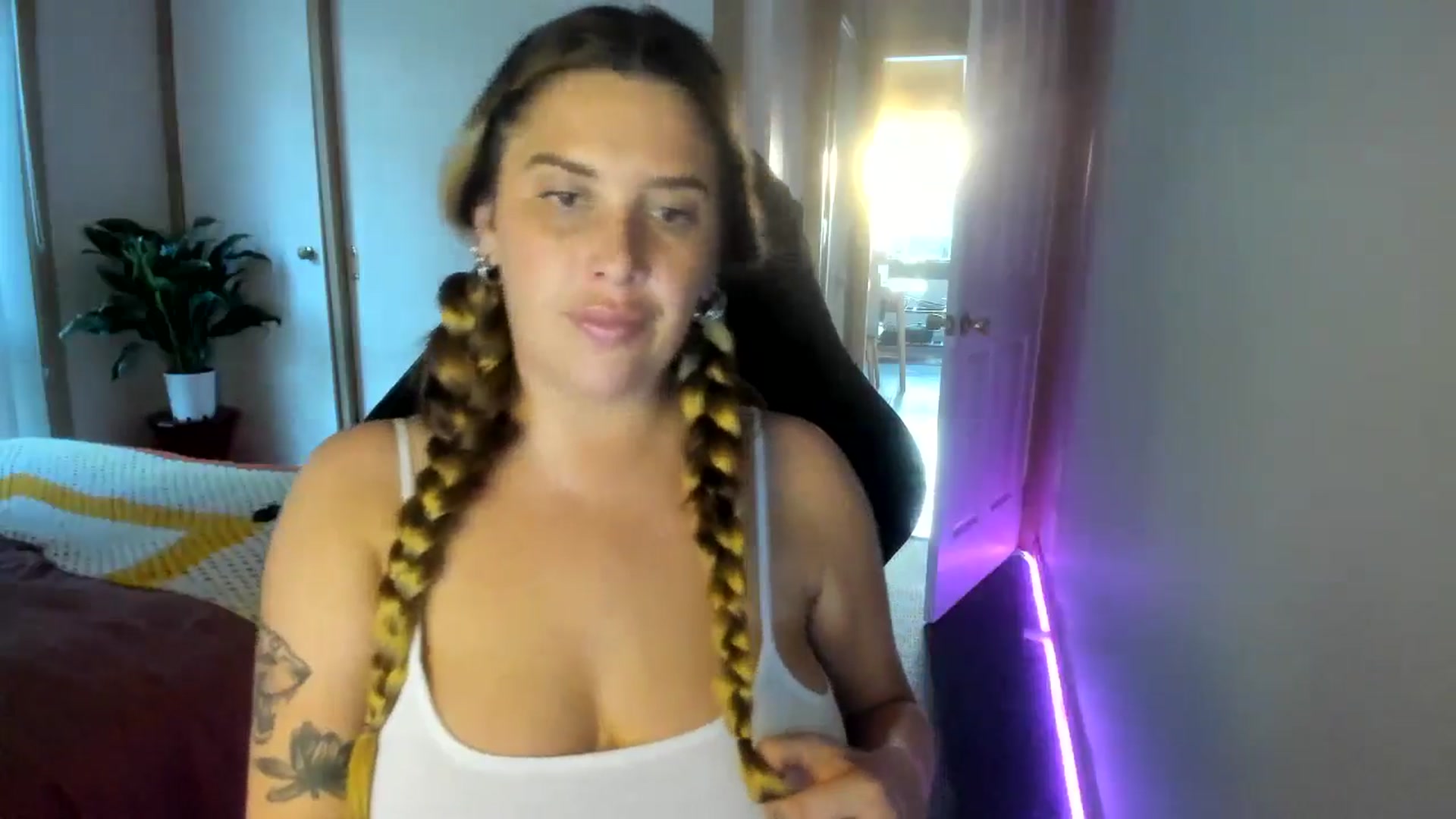 Gallery image thumbnail from HoneyTits_'s myfreecams stream on, 09/10/2024, 08:15 image 3 of 20