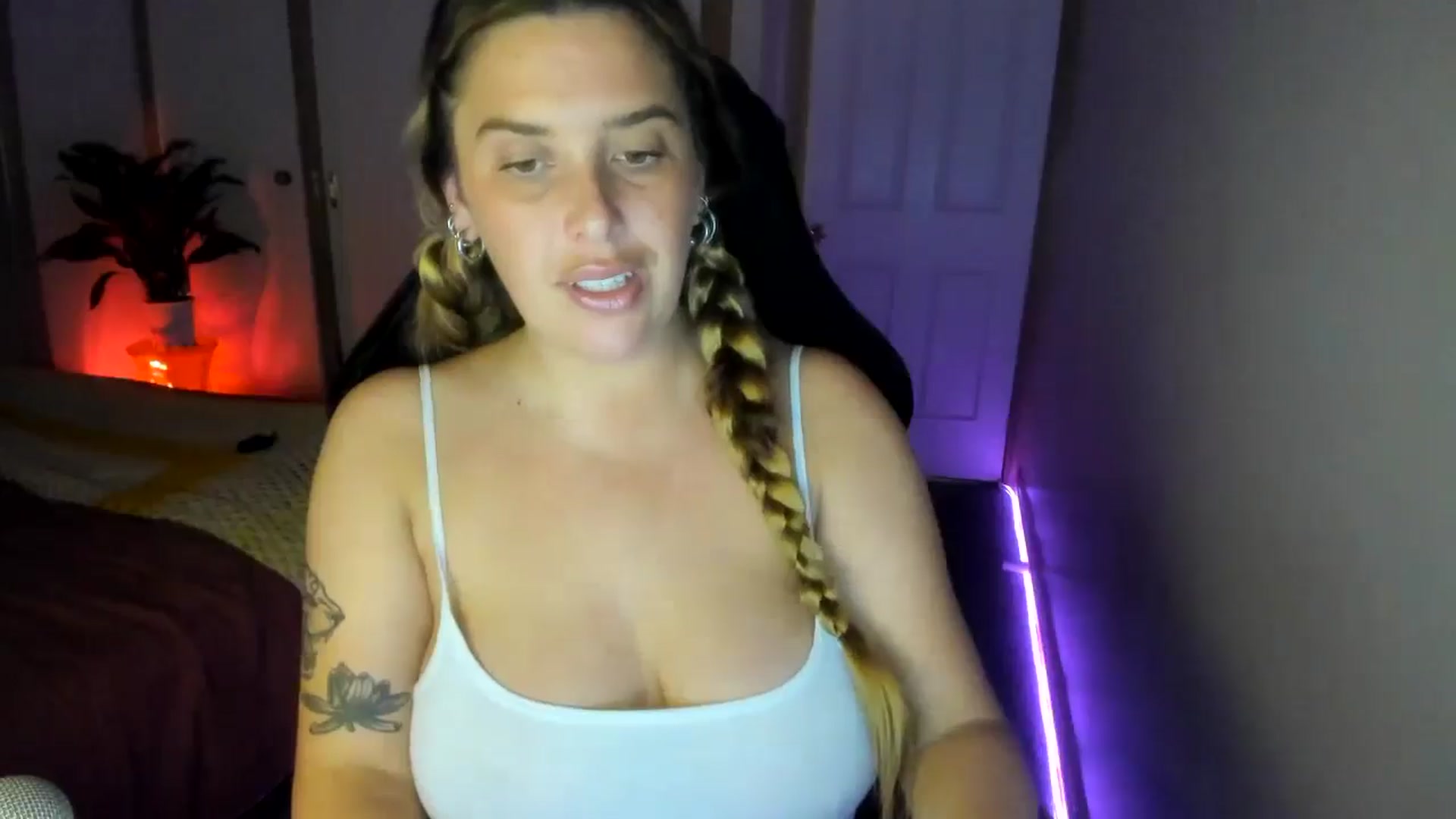 Gallery image thumbnail from HoneyTits_'s myfreecams stream on, 09/10/2024, 09:35 image 20 of 20
