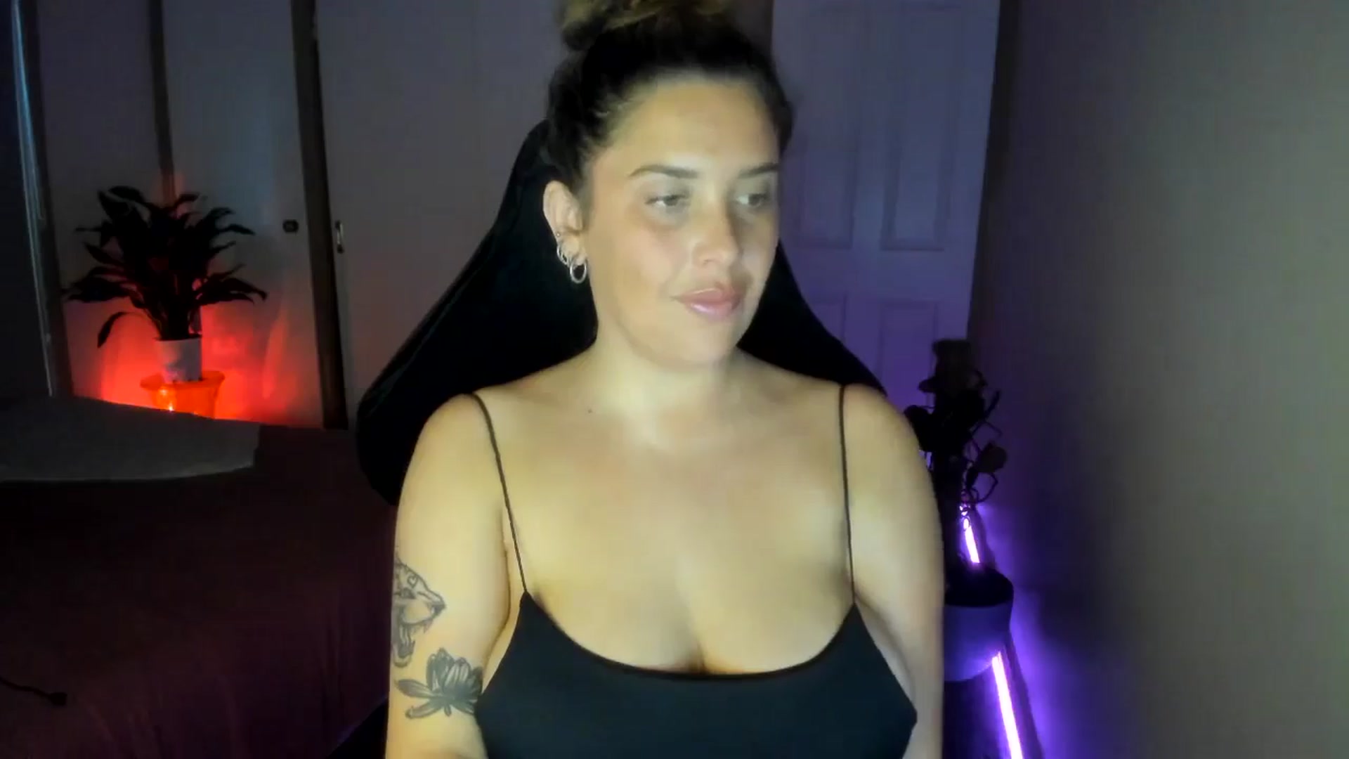 Gallery image thumbnail from HoneyTits_'s myfreecams stream on, 09/11/2024, 08:15 image 2 of 20