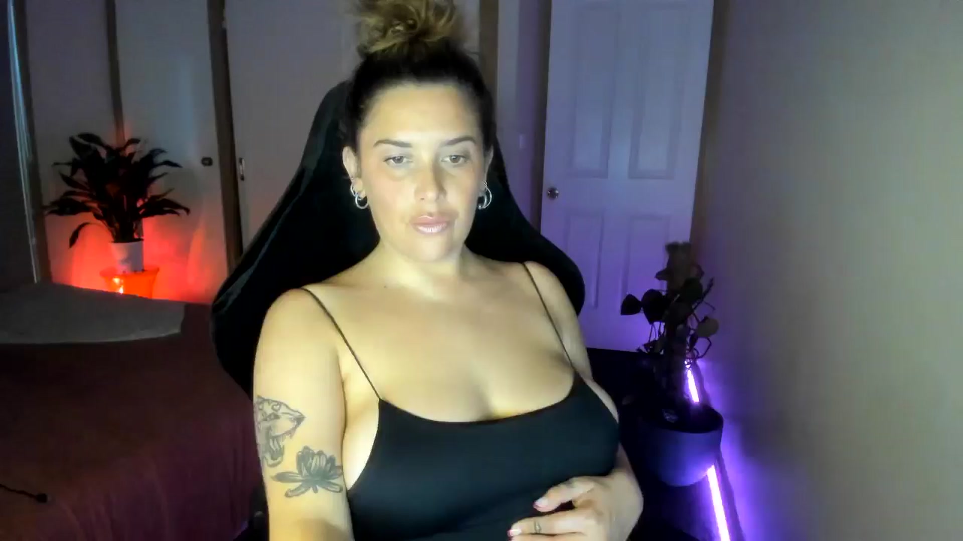 Gallery image thumbnail from HoneyTits_'s myfreecams stream on, 09/11/2024, 08:15 image 1 of 20
