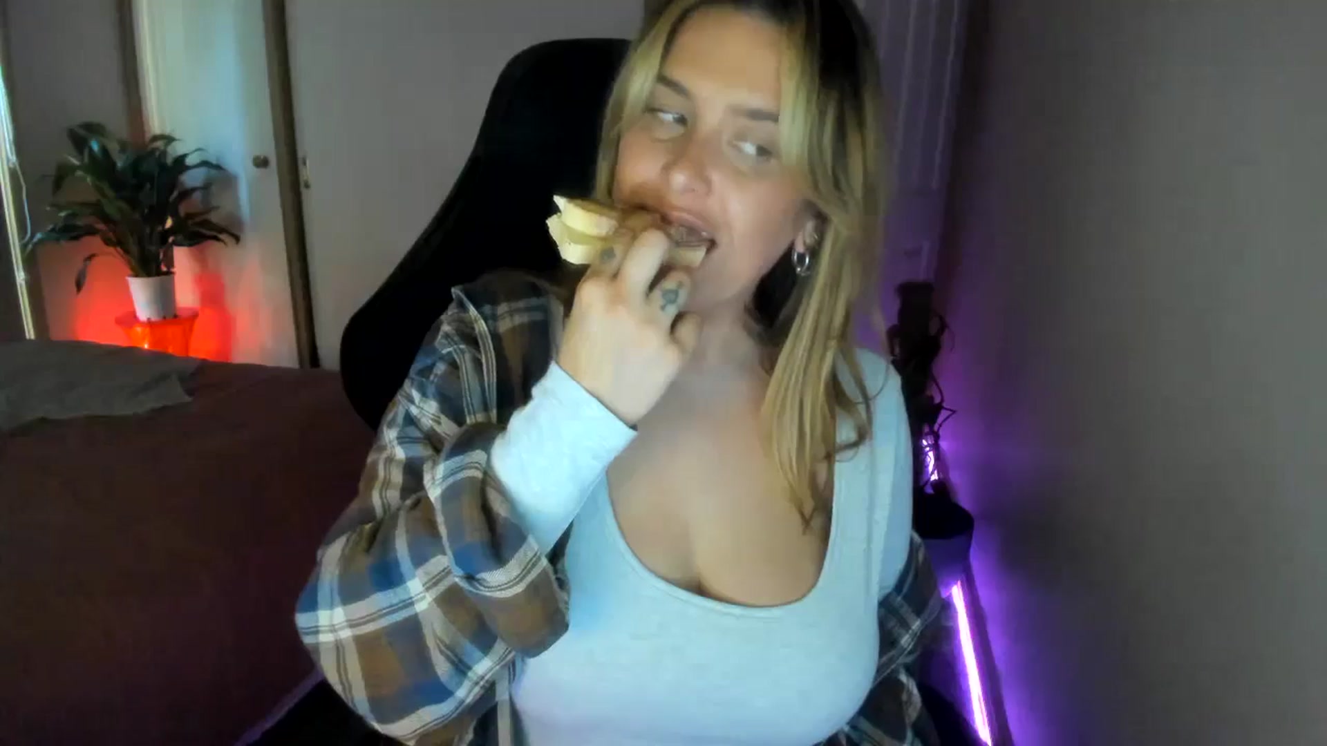 Gallery image thumbnail from HoneyTits_'s myfreecams stream on, 09/16/2024, 07:41 image 11 of 20