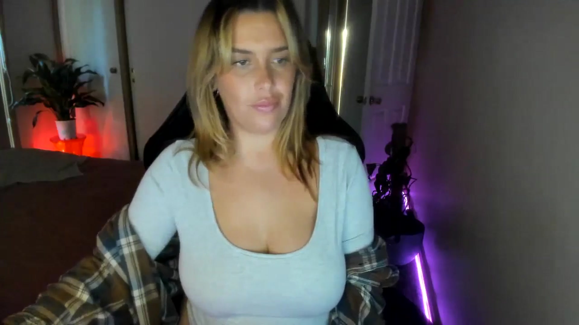 Gallery image thumbnail from HoneyTits_'s myfreecams stream on, 09/16/2024, 07:41 image 15 of 20