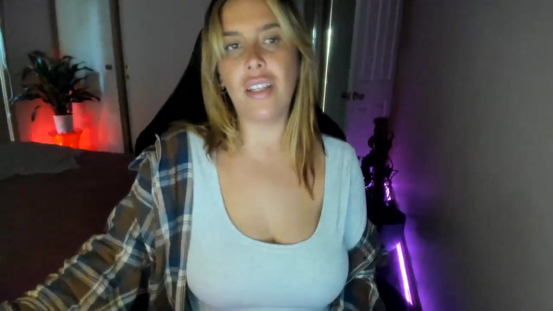 Gallery image thumbnail from HoneyTits_'s myfreecams stream on, 09/16/2024, 07:41 image 13 of 20