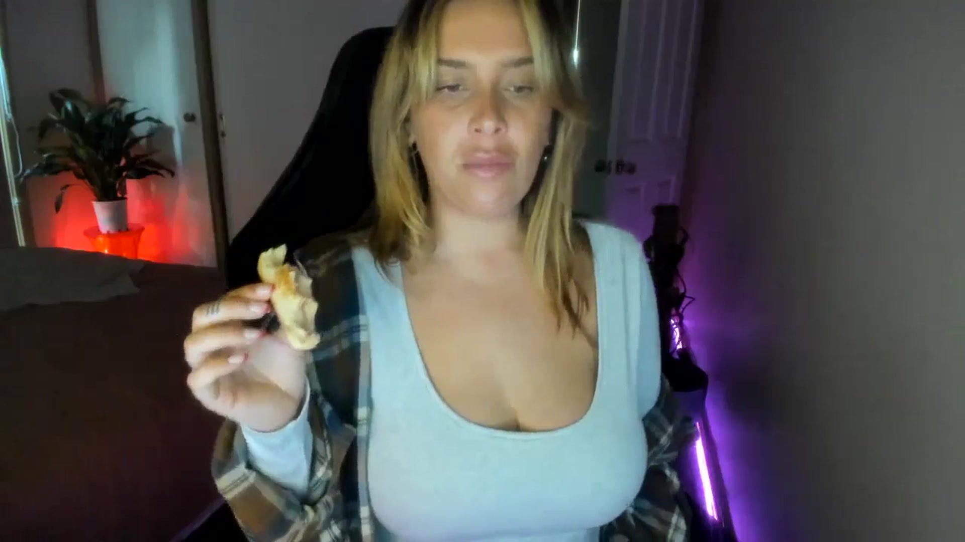 Gallery image thumbnail from HoneyTits_'s myfreecams stream on, 09/16/2024, 07:41 image 12 of 20