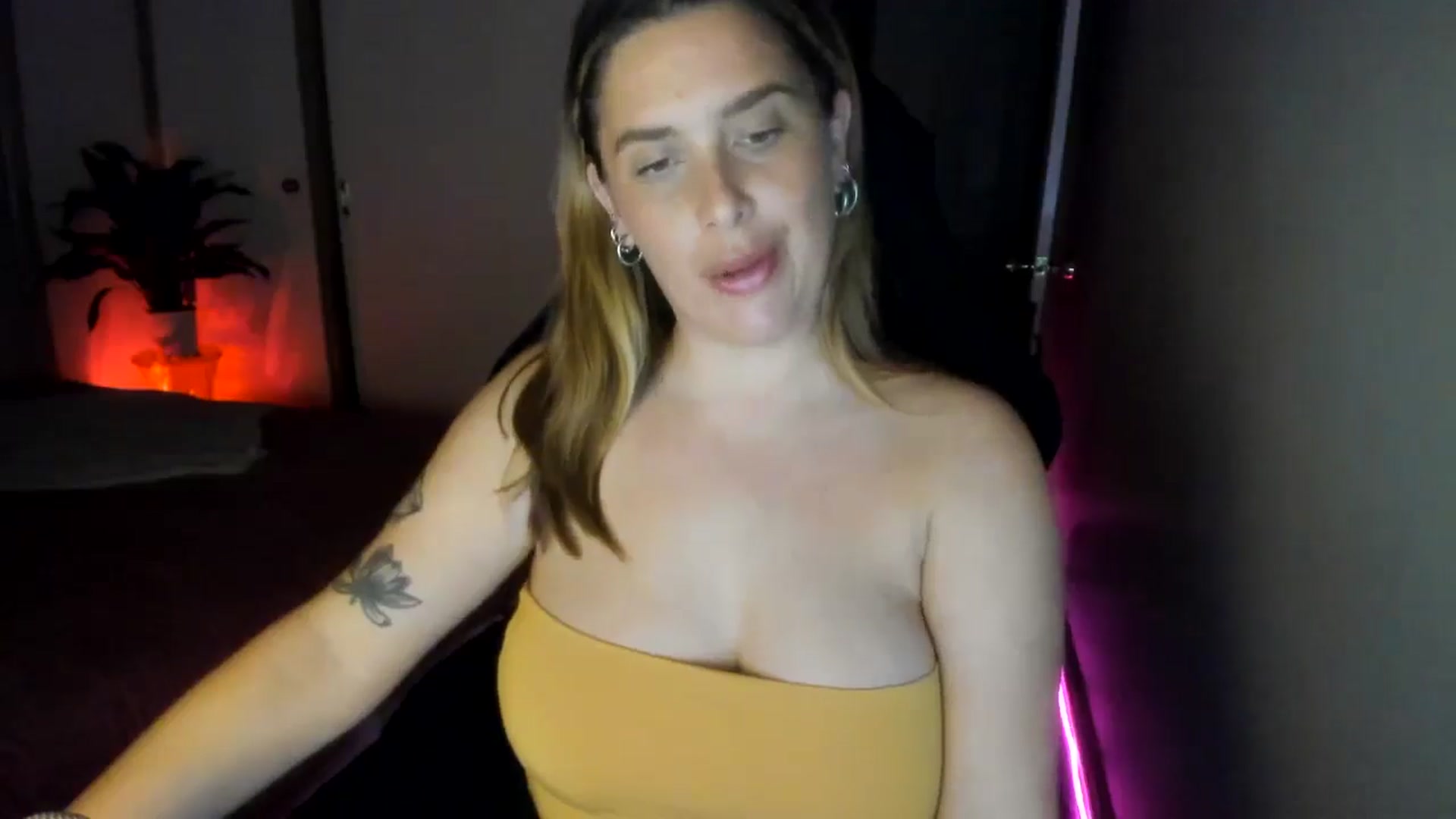 Gallery image thumbnail from HoneyTits_'s myfreecams stream on, 09/18/2024, 09:00 image 13 of 20