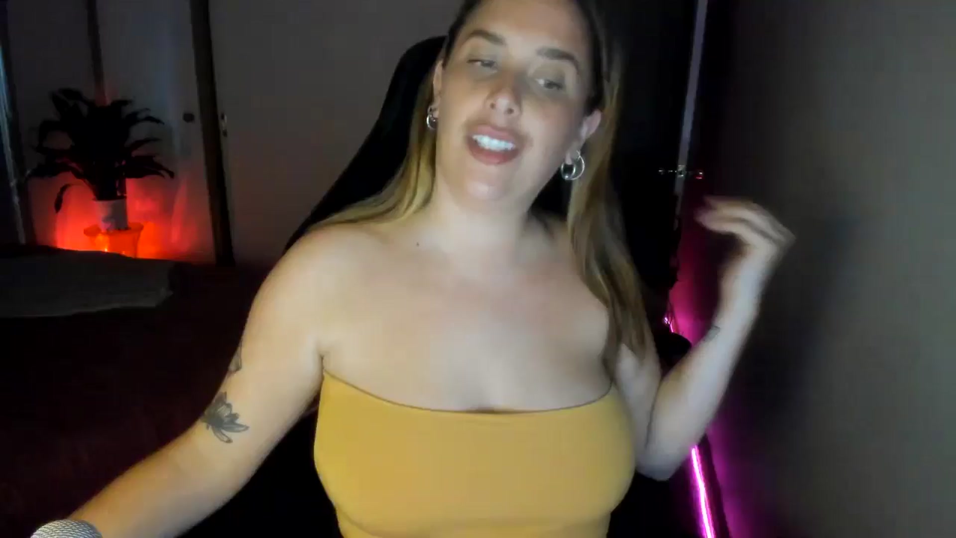 Gallery image thumbnail from HoneyTits_'s myfreecams stream on, 09/18/2024, 09:00 image 2 of 20