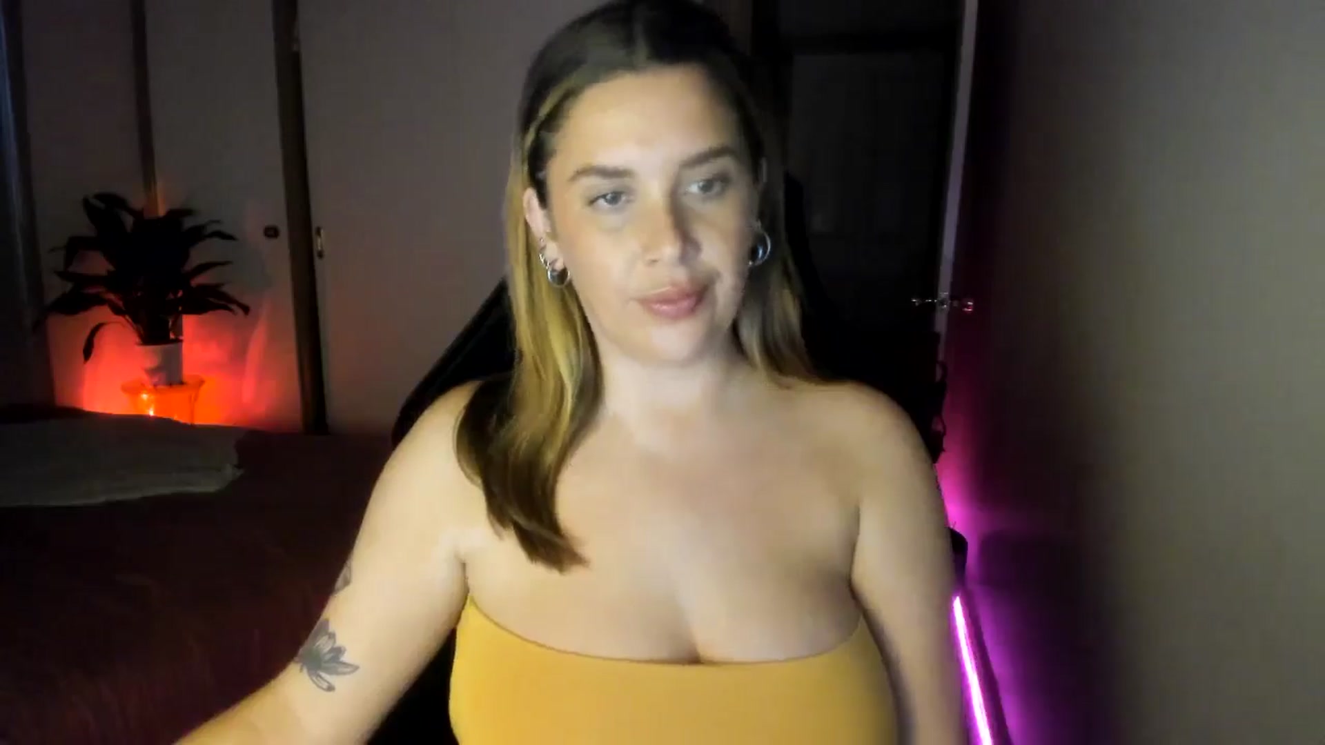 Gallery image thumbnail from HoneyTits_'s myfreecams stream on, 09/18/2024, 09:00 image 8 of 20