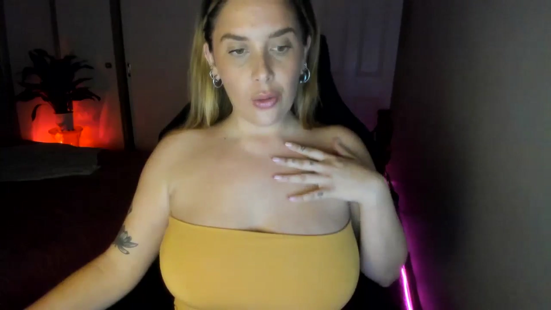 Gallery image thumbnail from HoneyTits_'s myfreecams stream on, 09/18/2024, 09:00 image 19 of 20
