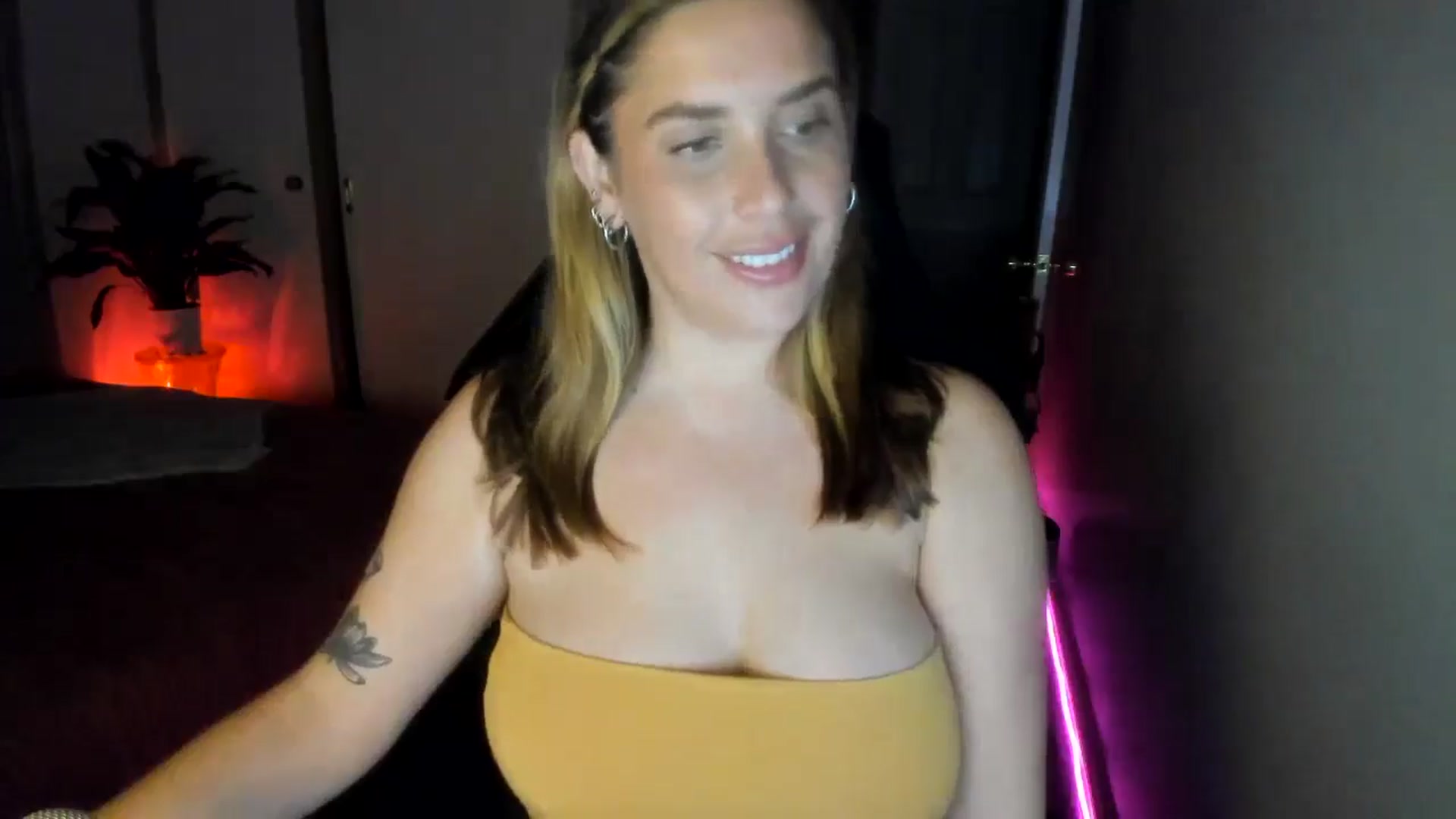 Gallery image thumbnail from HoneyTits_'s myfreecams stream on, 09/18/2024, 09:00 image 12 of 20