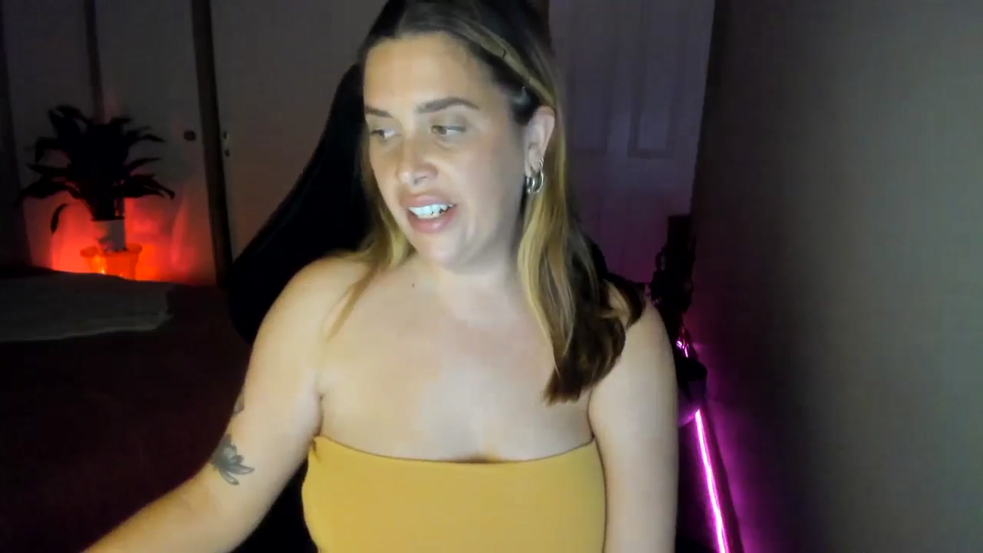 Gallery image thumbnail from HoneyTits_'s myfreecams stream on, 09/18/2024, 09:26 image 15 of 20
