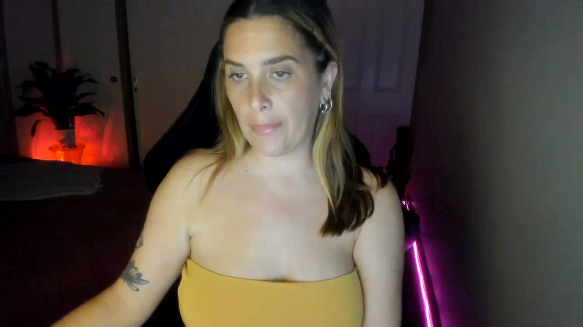 Gallery image thumbnail from HoneyTits_'s myfreecams stream on, 09/18/2024, 09:26 image 16 of 20