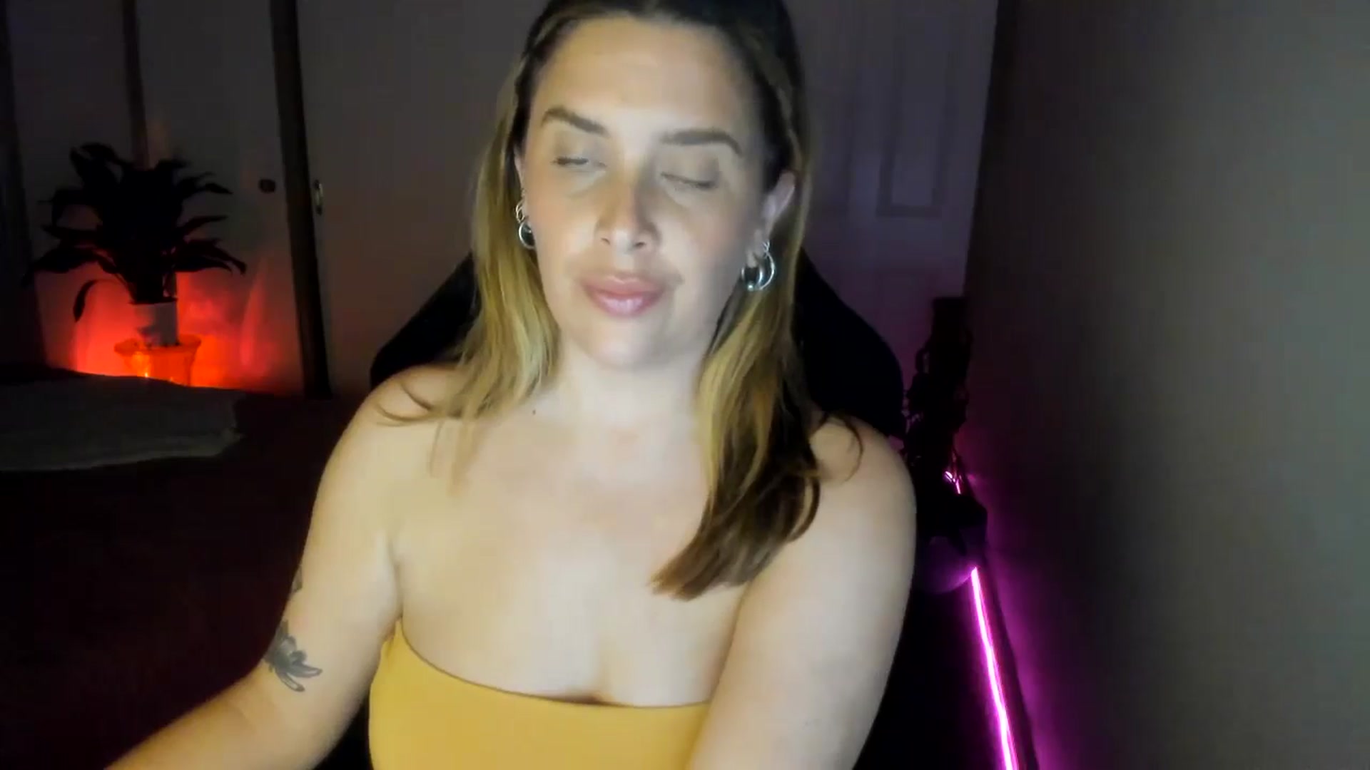 Gallery image thumbnail from HoneyTits_'s myfreecams stream on, 09/18/2024, 09:26 image 19 of 20