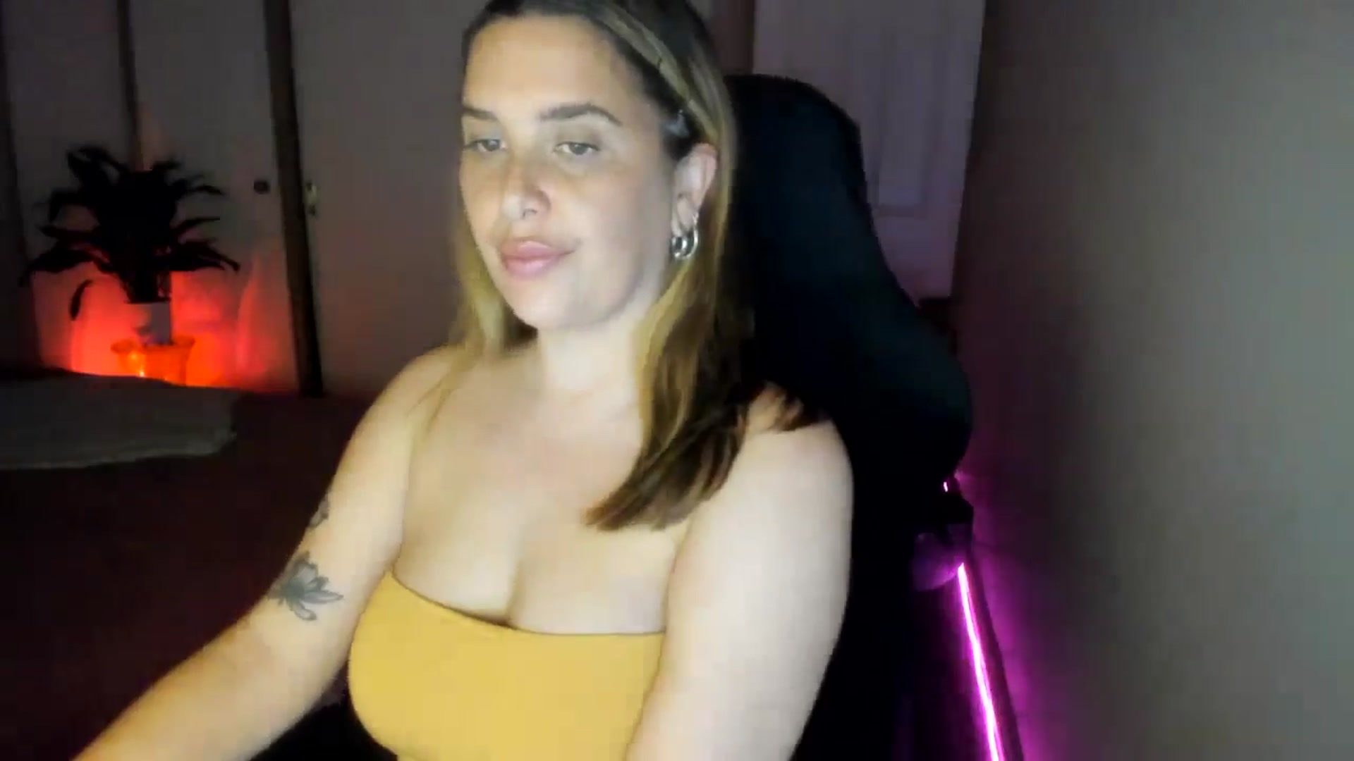 Gallery image thumbnail from HoneyTits_'s myfreecams stream on, 09/18/2024, 09:26 image 17 of 20