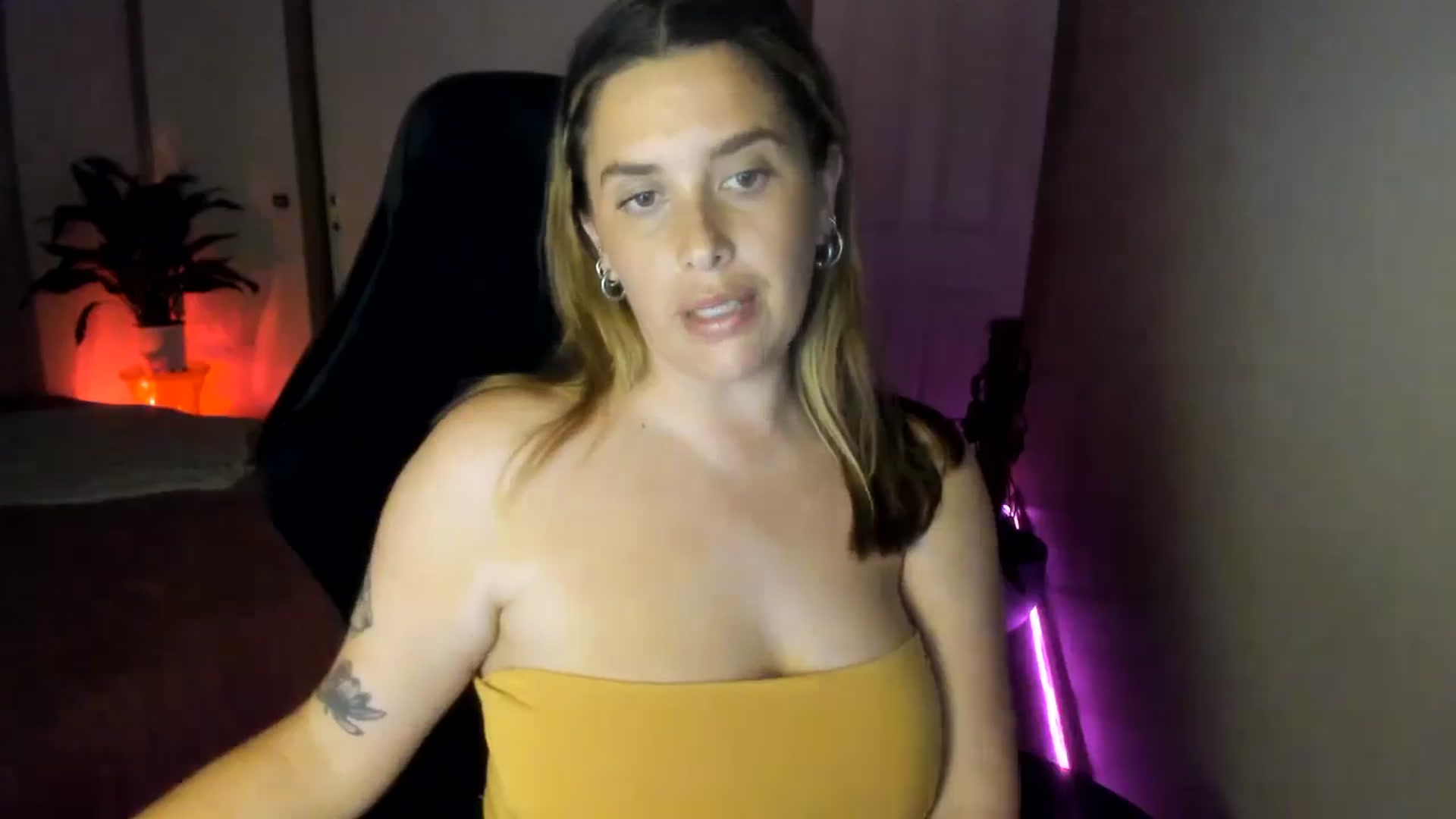 Gallery image thumbnail from HoneyTits_'s myfreecams stream on, 09/18/2024, 09:26 image 14 of 20