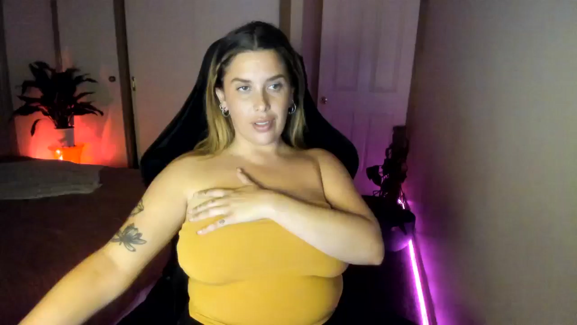 Gallery image thumbnail from HoneyTits_'s myfreecams stream on, 09/18/2024, 09:26 image 13 of 20