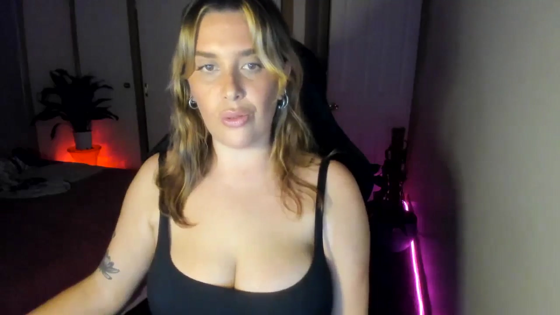 Gallery image thumbnail from HoneyTits_'s myfreecams stream on, 09/19/2024, 09:07 image 15 of 20