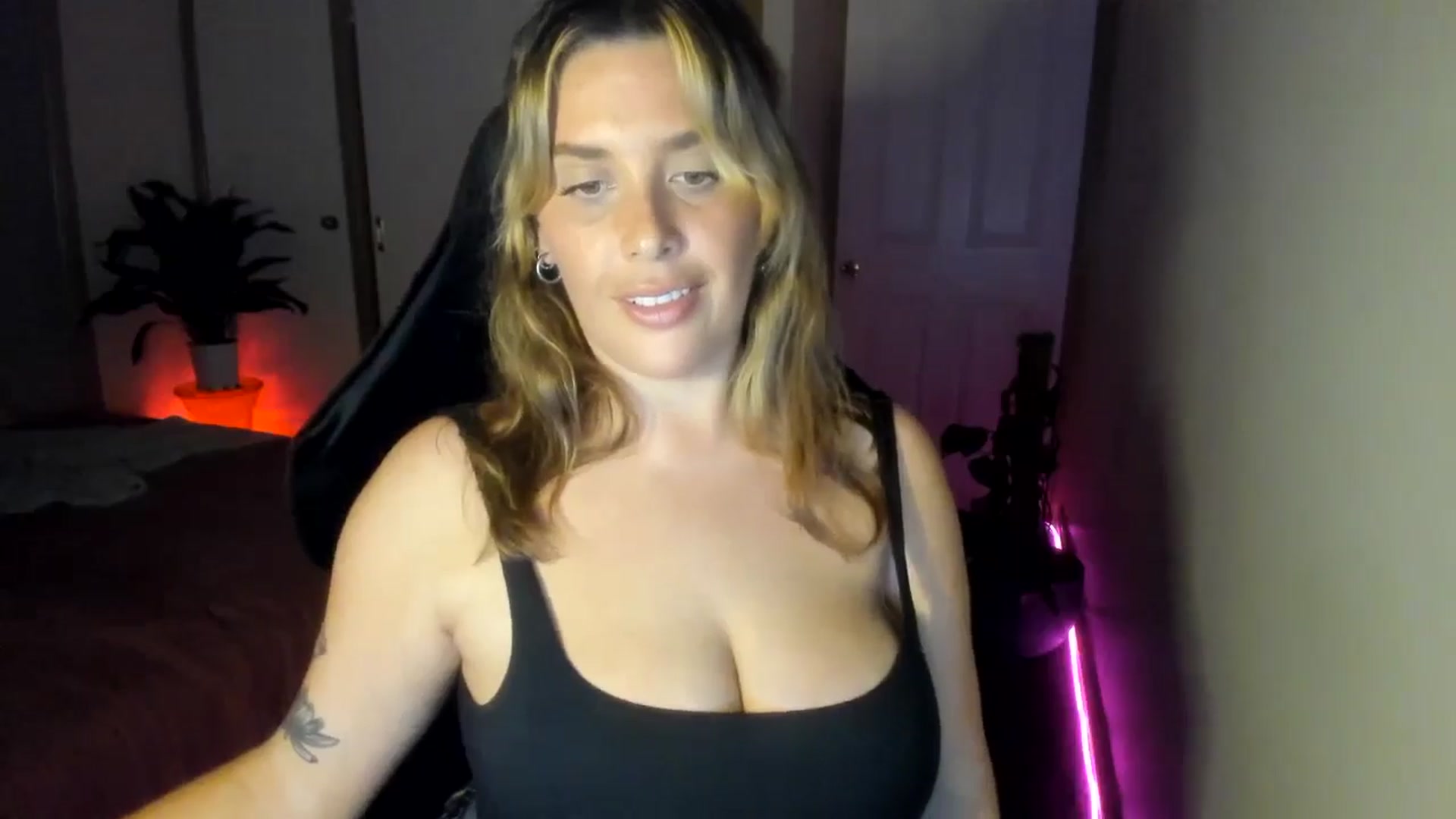 Gallery image thumbnail from HoneyTits_'s myfreecams stream on, 09/19/2024, 09:07 image 20 of 20