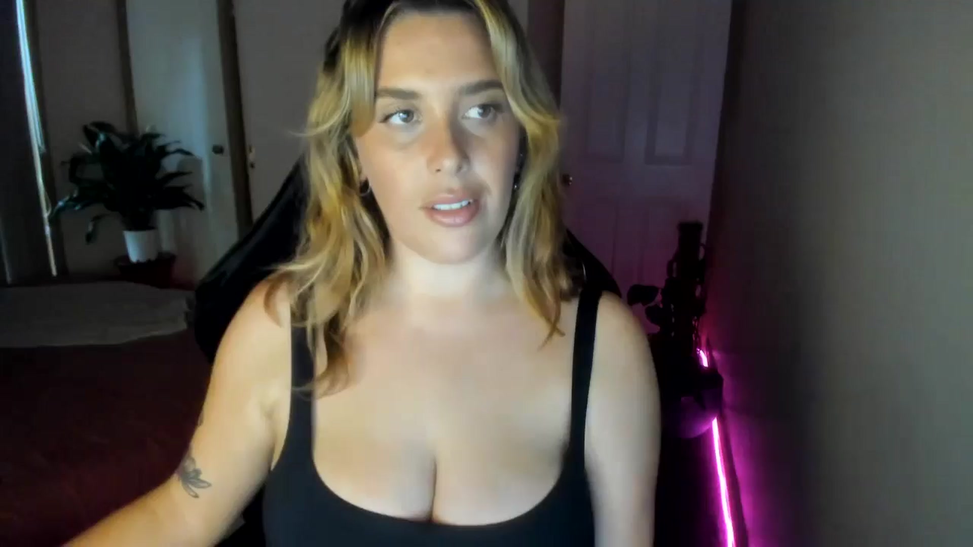 Gallery image thumbnail from HoneyTits_'s myfreecams stream on, 09/19/2024, 09:07 image 1 of 20