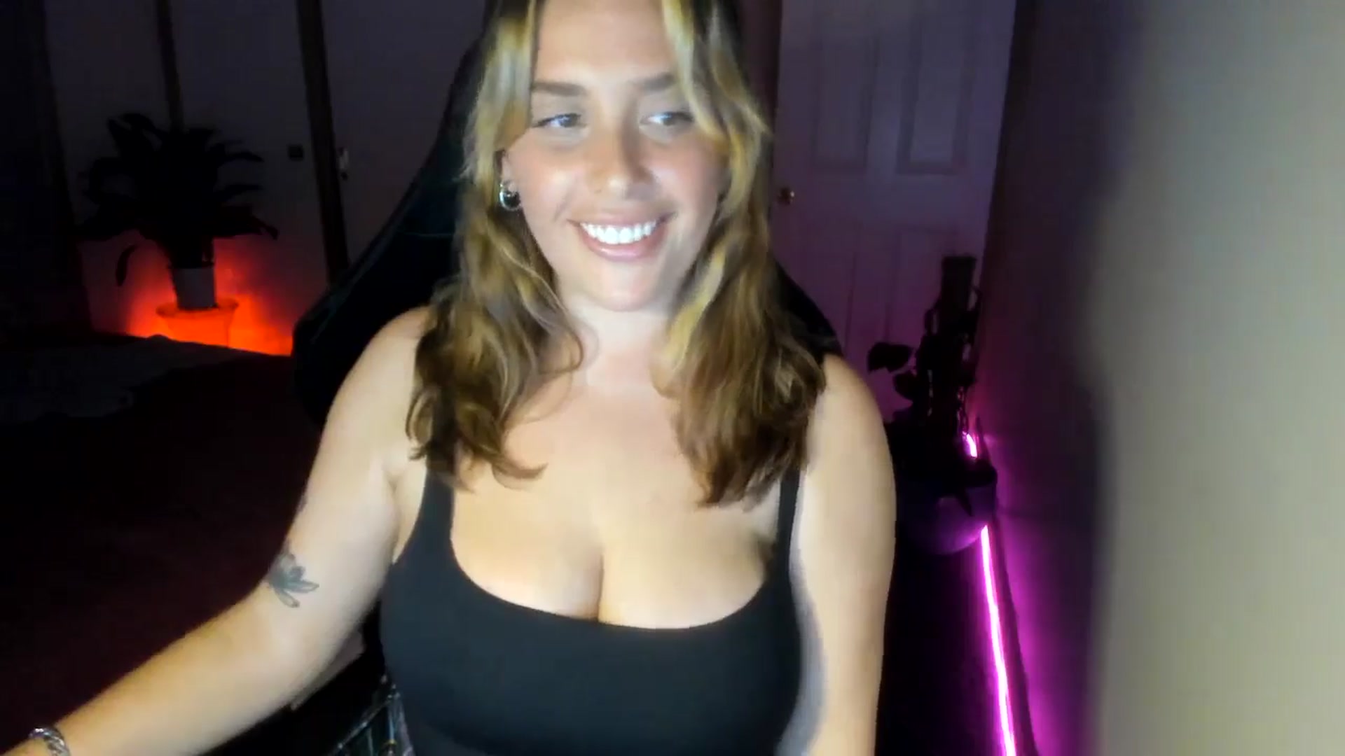 Gallery image thumbnail from HoneyTits_'s myfreecams stream on, 09/19/2024, 09:59 image 5 of 20