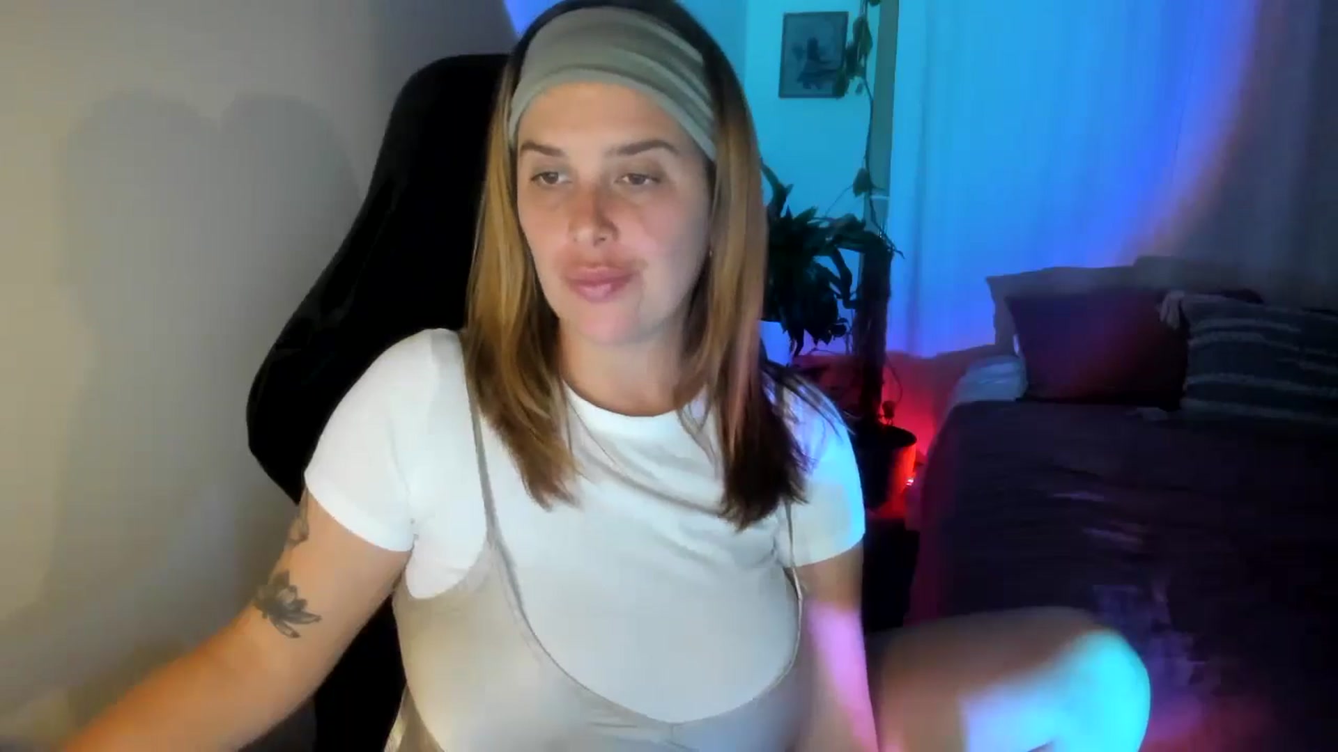 Gallery image thumbnail from HoneyTits_'s myfreecams stream on, 09/28/2024, 13:32 image 2 of 20