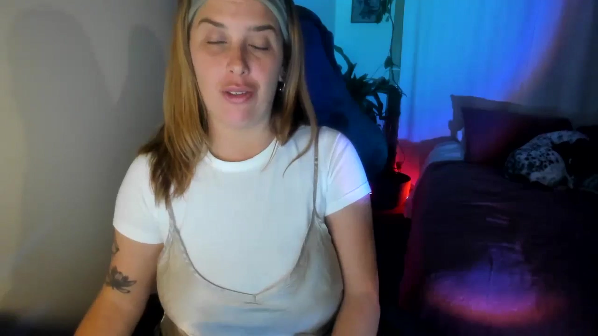 Gallery image thumbnail from HoneyTits_'s myfreecams stream on, 09/28/2024, 13:32 image 3 of 20