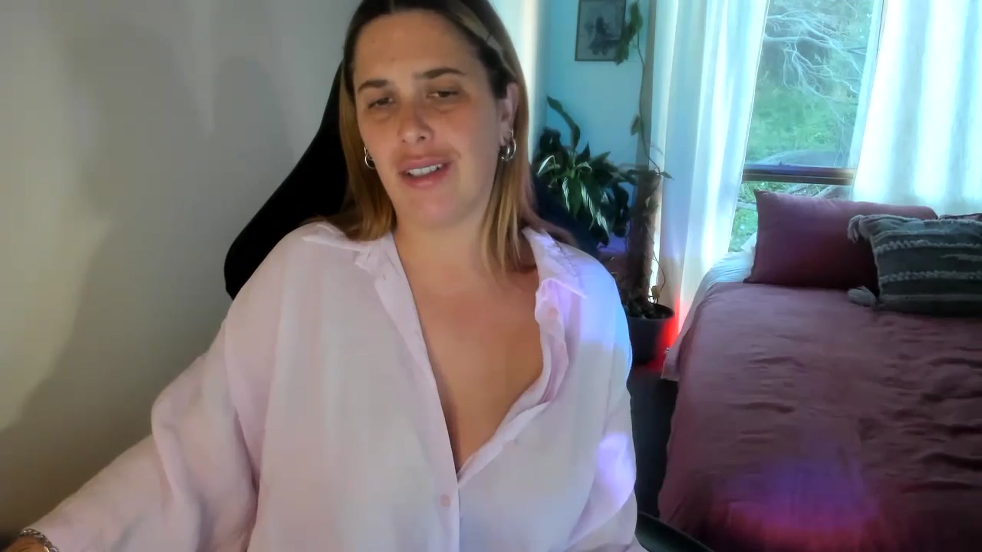 Gallery image thumbnail from HoneyTits_'s myfreecams stream on, 09/29/2024, 09:45 image 3 of 20