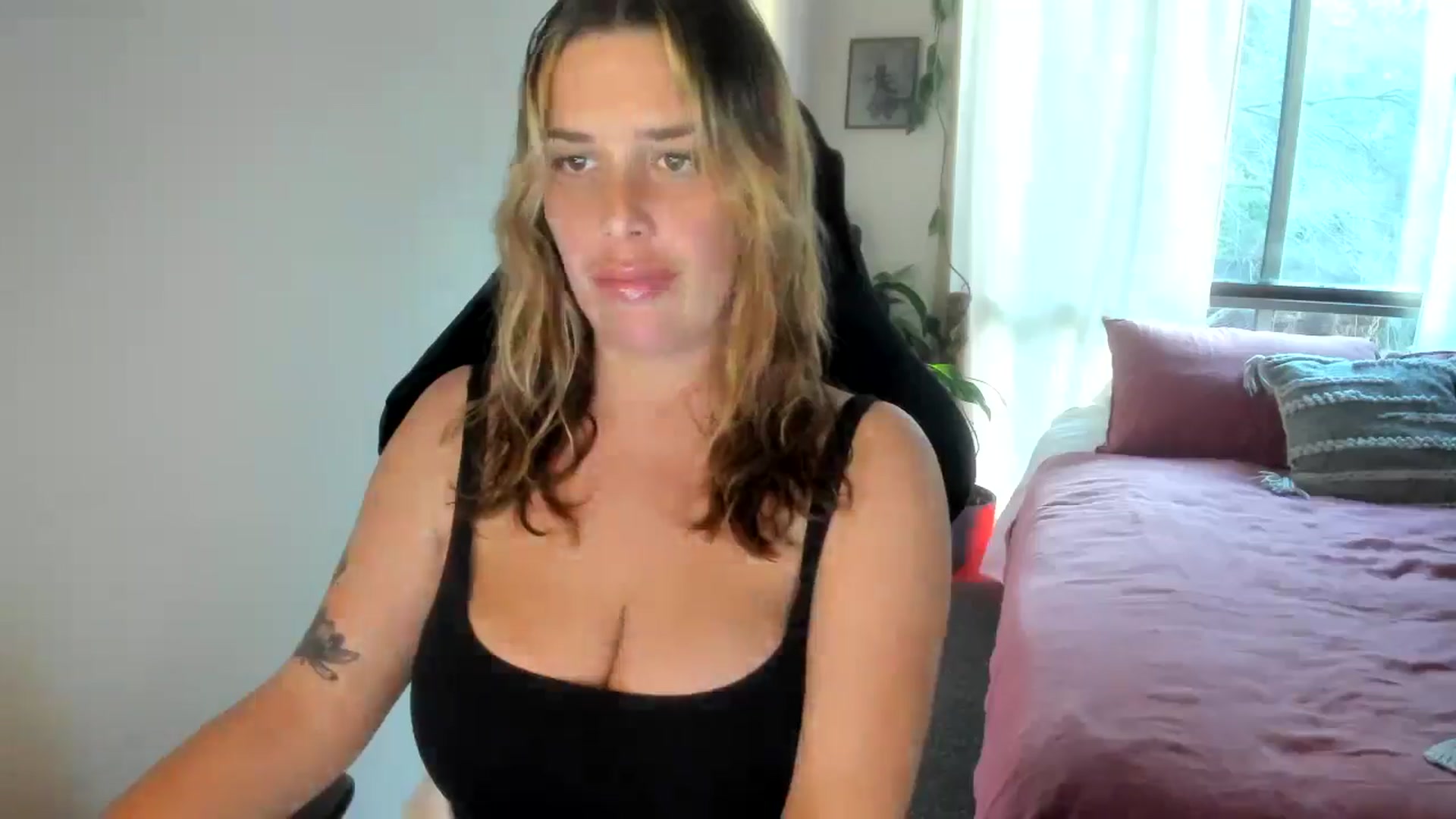 Gallery image thumbnail from HoneyTits_'s myfreecams stream on, 09/30/2024, 08:37 image 12 of 20