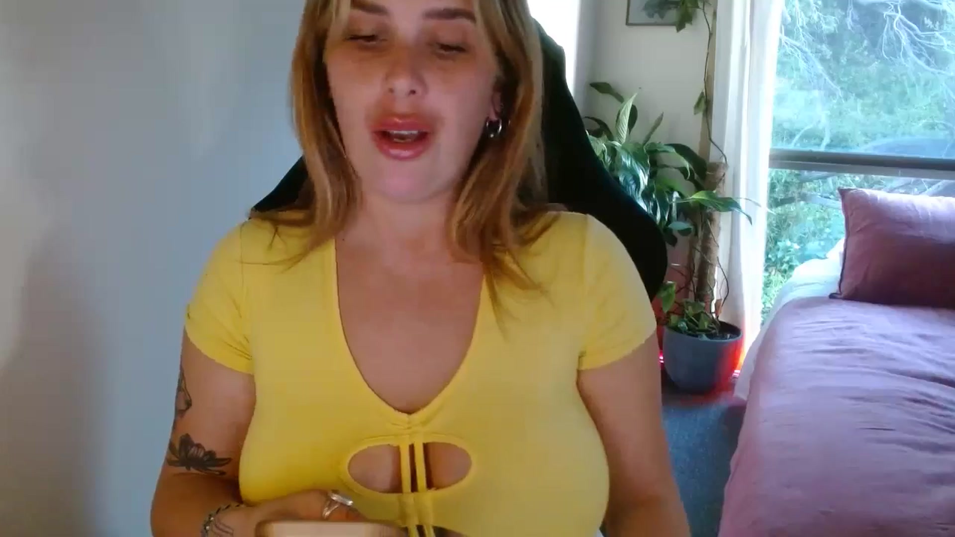 Gallery image thumbnail from HoneyTits_'s myfreecams stream on, 10/01/2024, 08:27 image 10 of 20