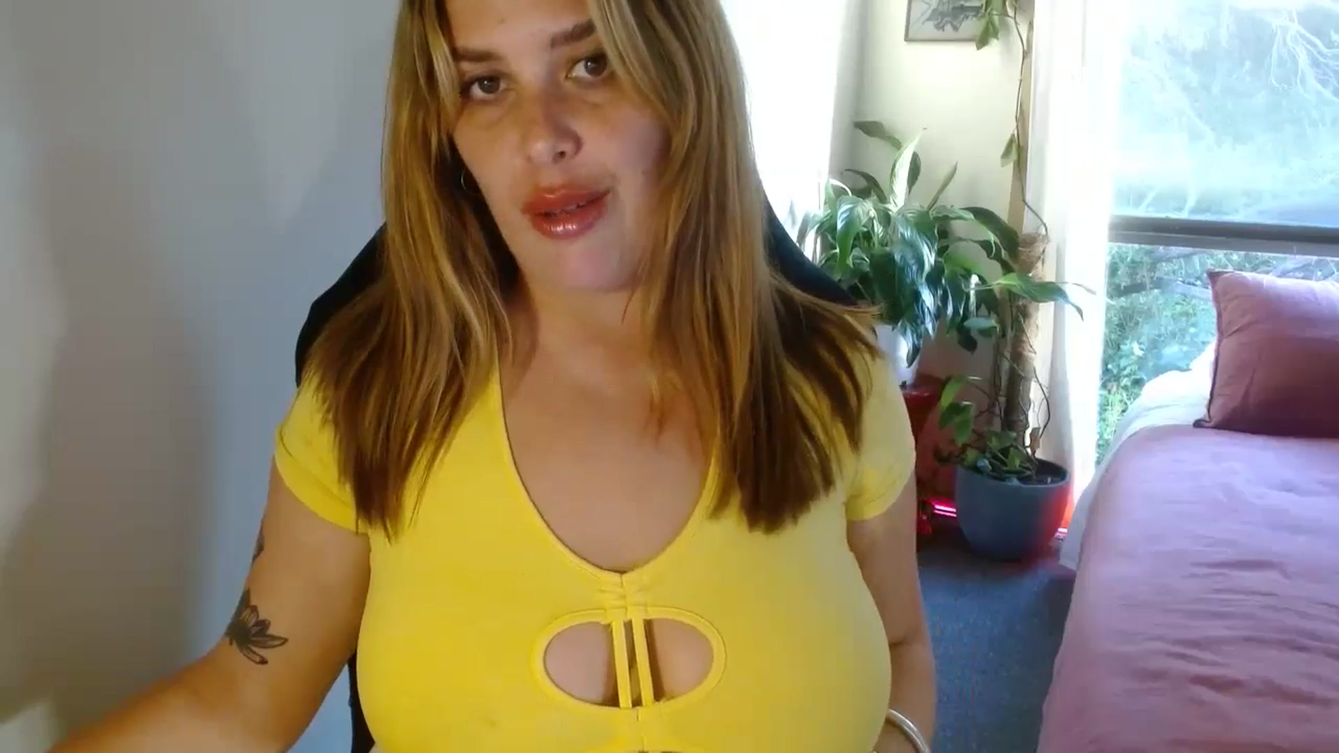 Gallery image thumbnail from HoneyTits_'s myfreecams stream on, 10/01/2024, 08:27 image 5 of 20