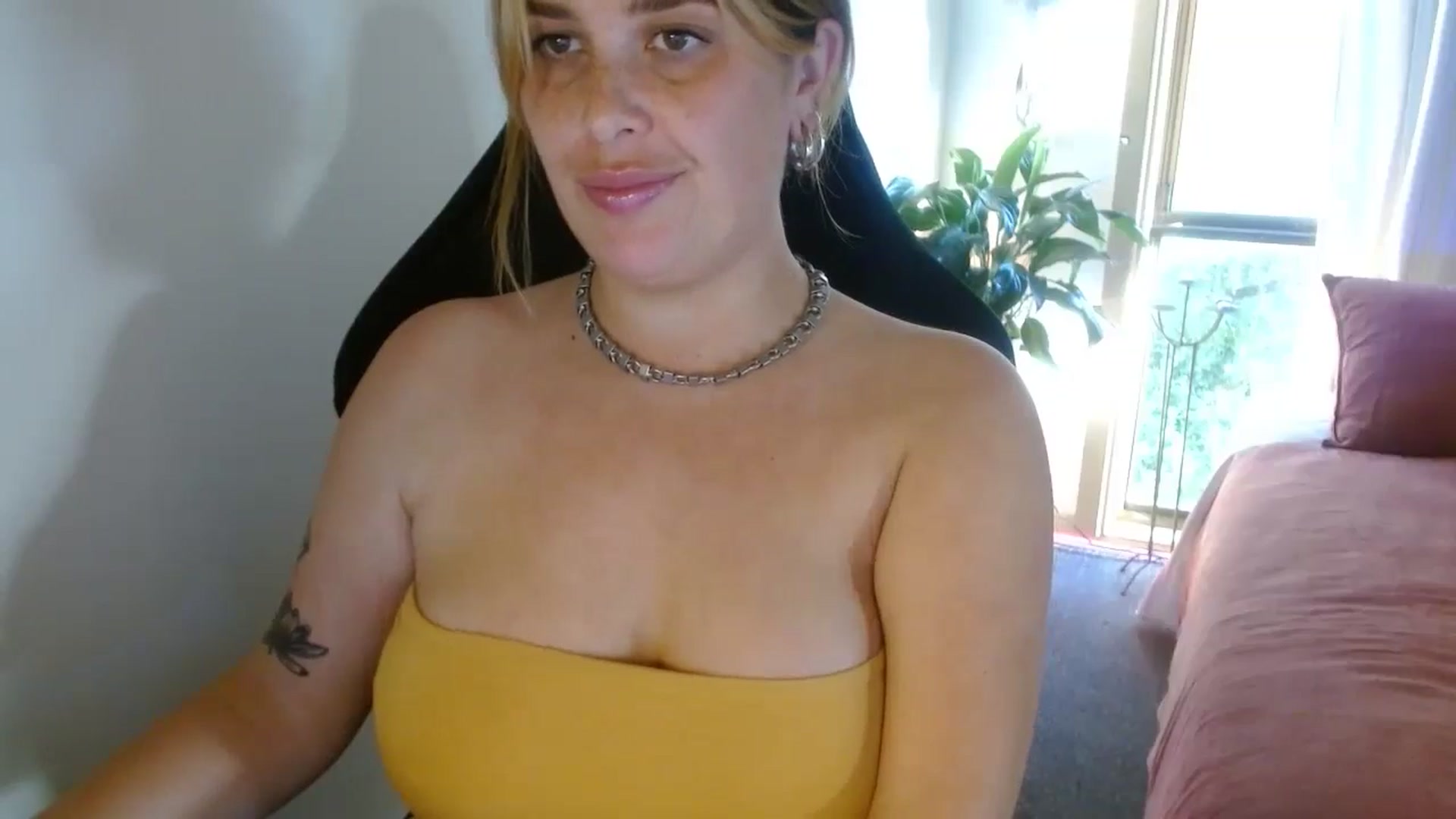 Gallery image thumbnail from HoneyTits_'s myfreecams stream on, 10/07/2024, 08:36 image 9 of 20