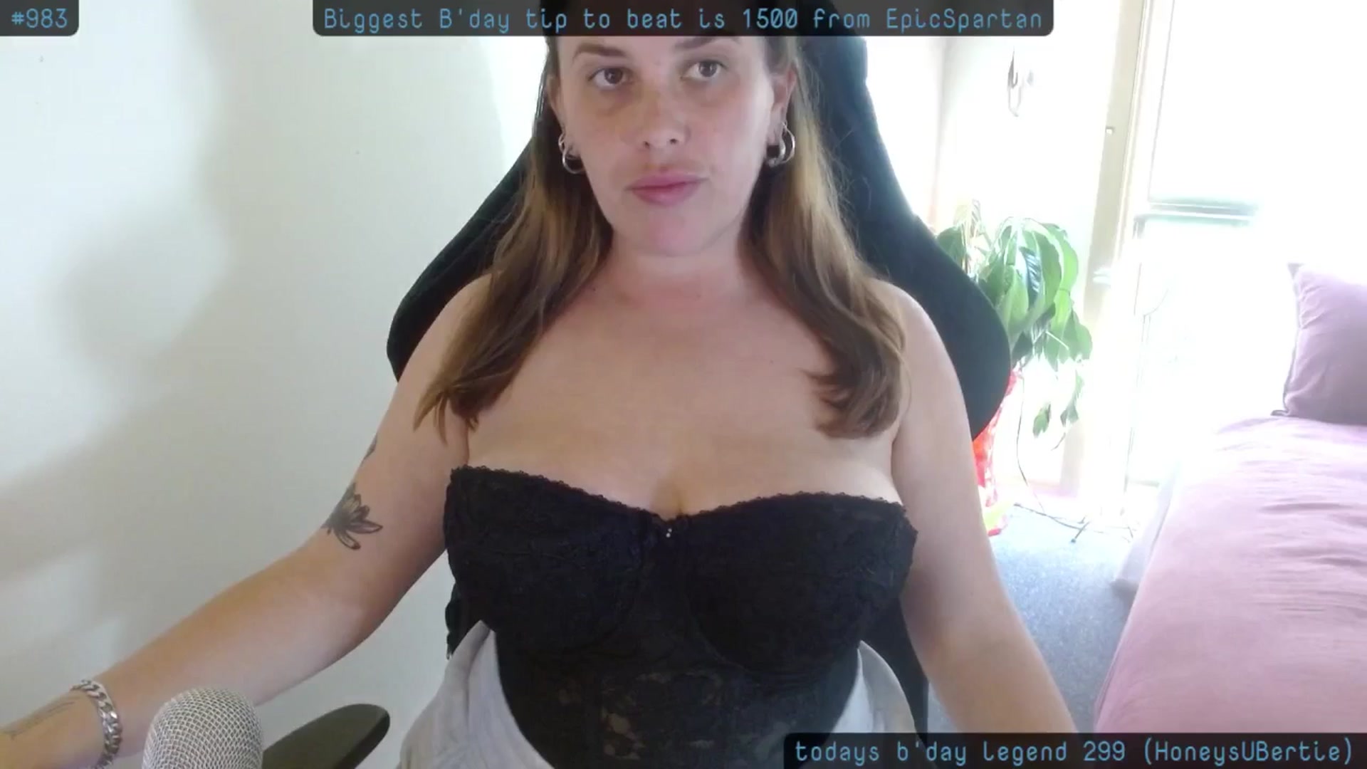Gallery image thumbnail from HoneyTits_'s myfreecams stream on, 10/15/2024, 07:23 image 2 of 20