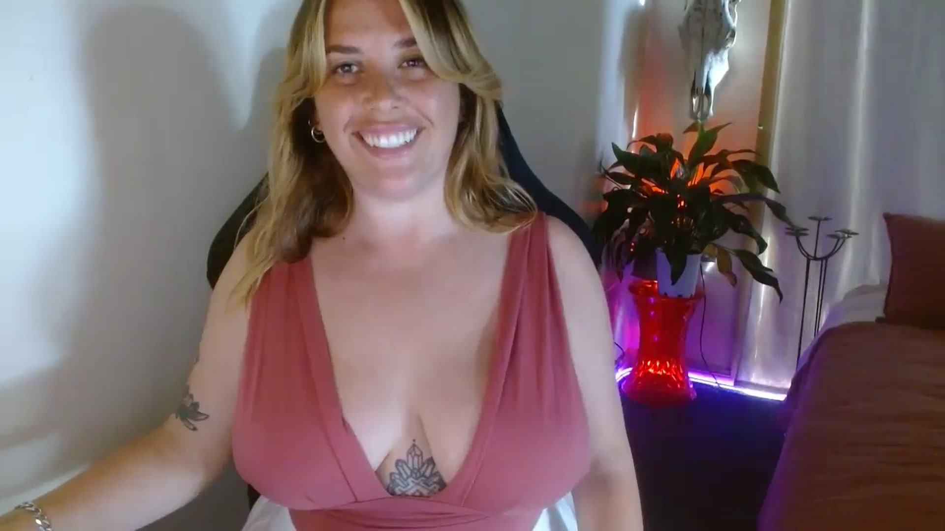 Gallery image thumbnail from HoneyTits_'s myfreecams stream on, 10/16/2024, 07:12 image 20 of 20