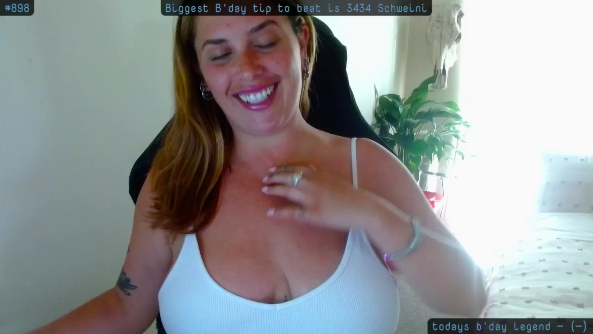 Gallery image thumbnail from HoneyTits_'s myfreecams stream on, 10/29/2024, 07:10 image 9 of 20