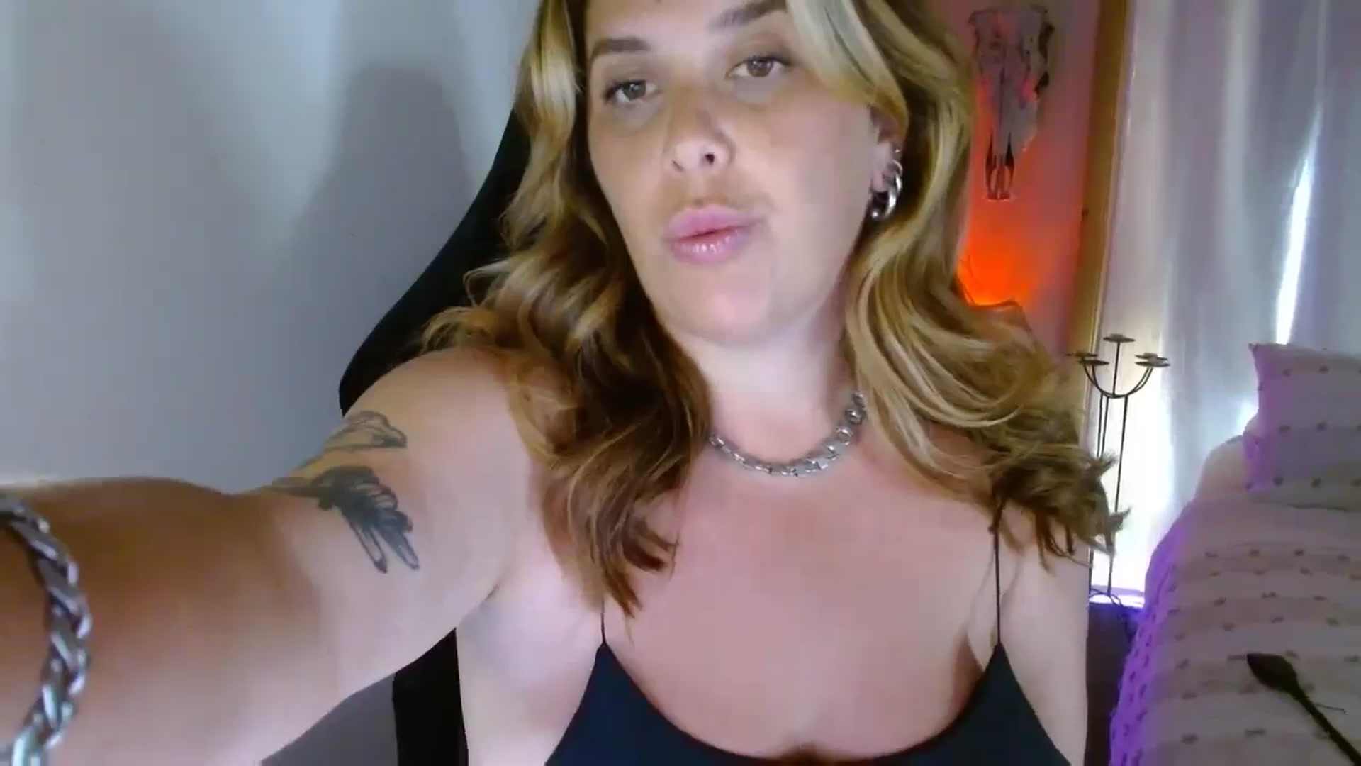 Gallery image thumbnail from HoneyTits_'s myfreecams stream on, 11/06/2024, 06:33 image 10 of 20