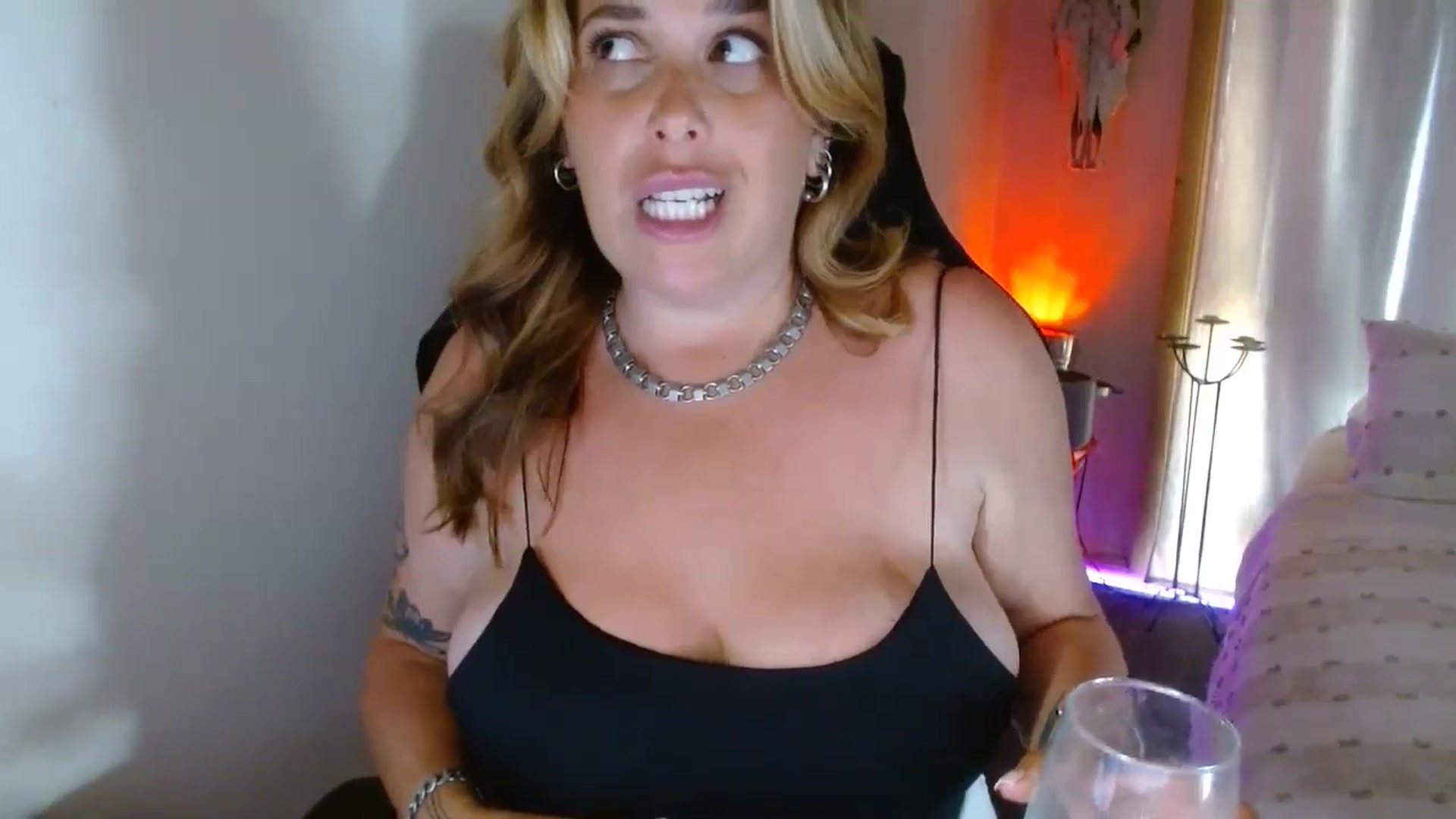Gallery image thumbnail from HoneyTits_'s myfreecams stream on, 11/06/2024, 06:50 image 13 of 20
