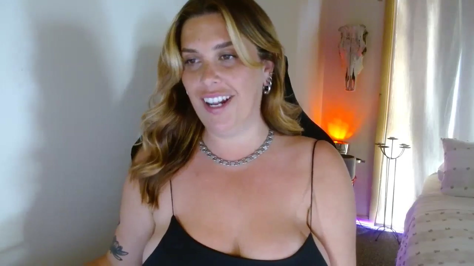 Gallery image thumbnail from HoneyTits_'s myfreecams stream on, 11/06/2024, 08:40 image 2 of 20