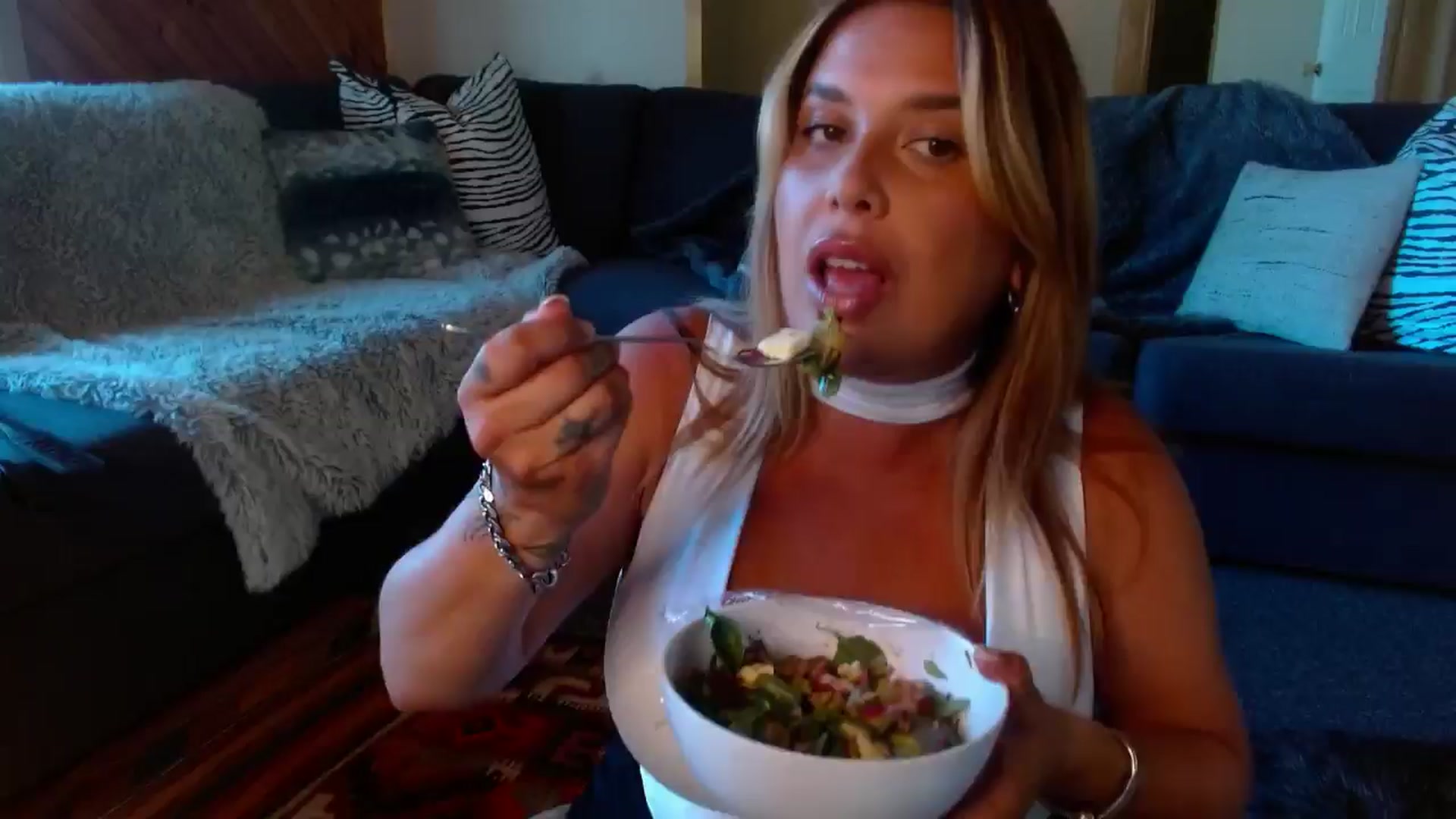 Gallery image thumbnail from HoneyTits_'s myfreecams stream on, 11/19/2024, 06:43 image 6 of 20
