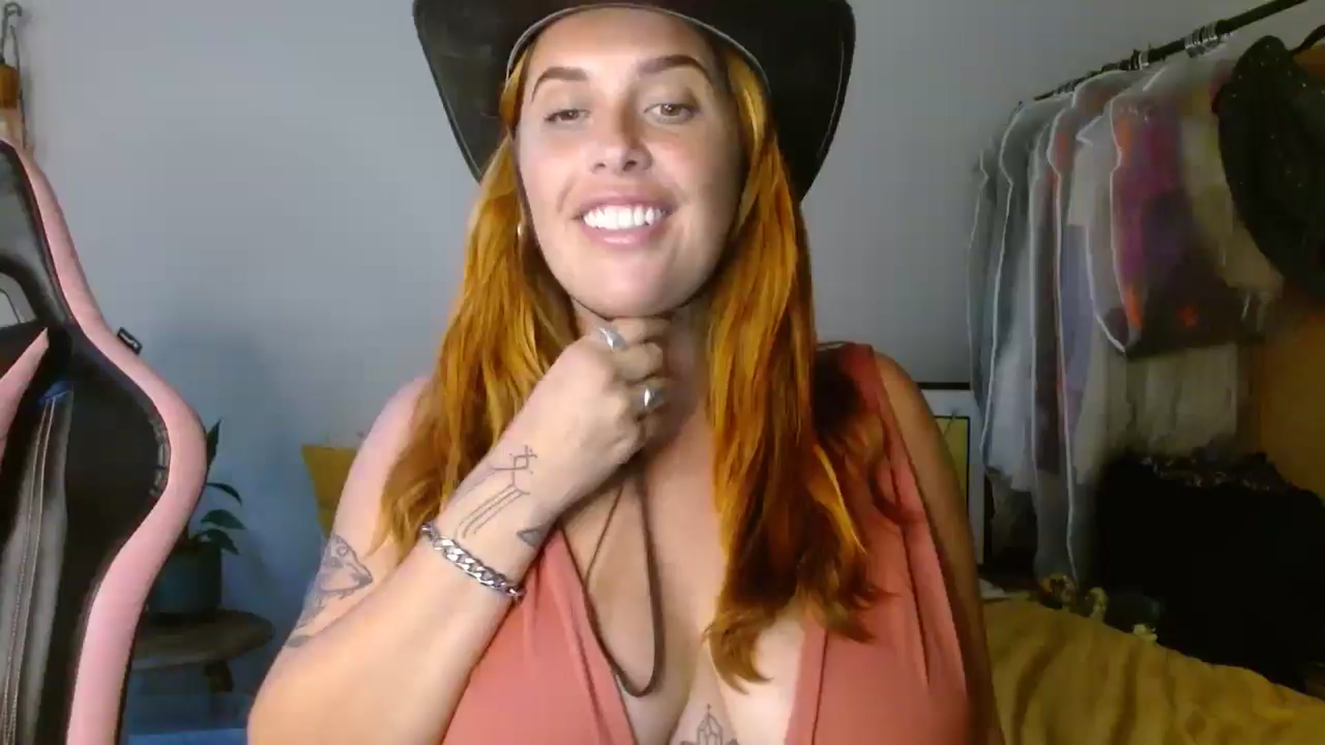Gallery image thumbnail from HoneyTits_'s myfreecams stream on, 03/02/2025, 10:00 image 2 of 20